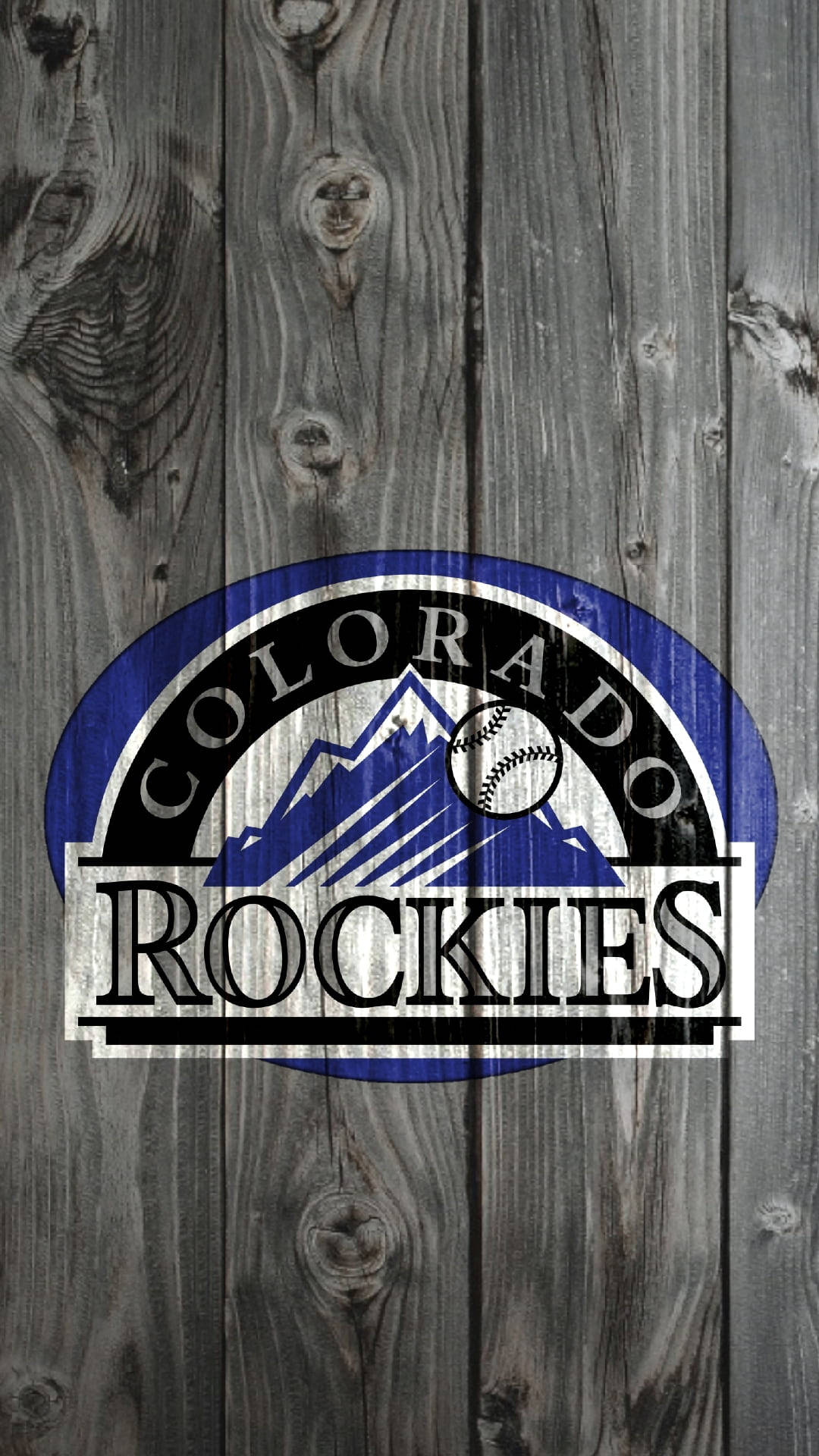 Rockies 桌布 壁紙 — 科羅拉多落磯隊棒球標誌居中於風化灰色木板上，可見木紋和節疤。