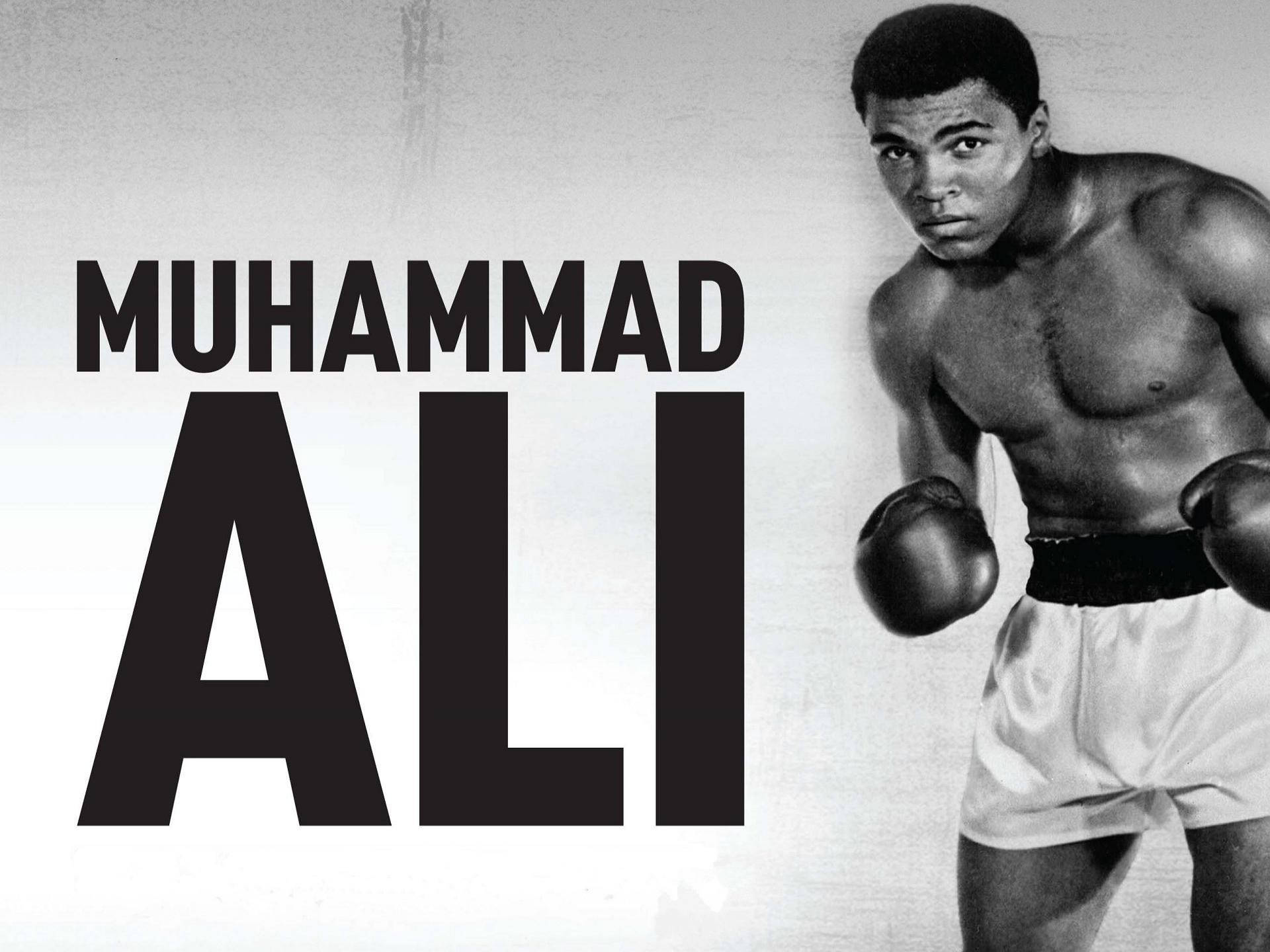 Muhammad 桌布 壁紙 — 穆罕默德·阿里拳擊姿勢的黑白肖像，帶有粗體文字疊加。