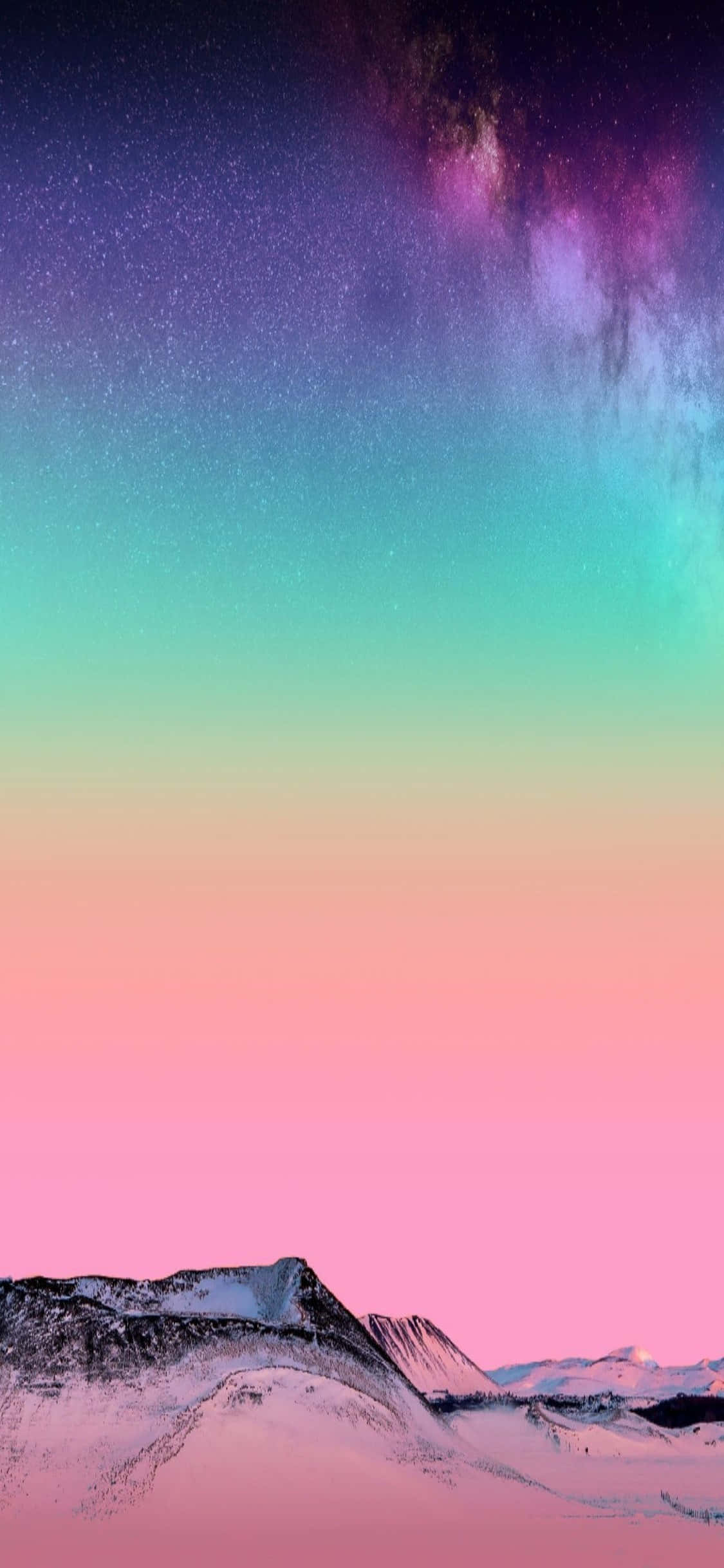 iPhone 桌布 壁紙 — 積雪的山峰在充滿宇宙紫色和藍綠色星星的鮮豔漸變天空下閃耀。