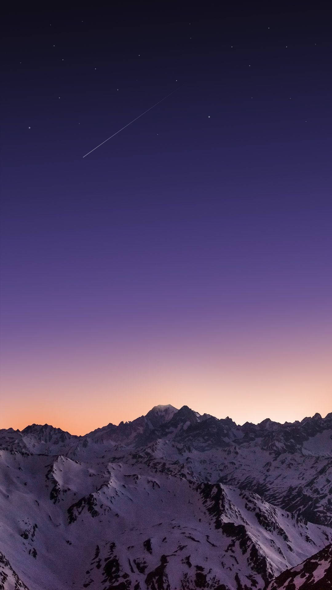 Simple iPhone 桌布 壁紙 — 積雪的山峰在暮色天空下閃耀，天空中有流星和散落的星星。
