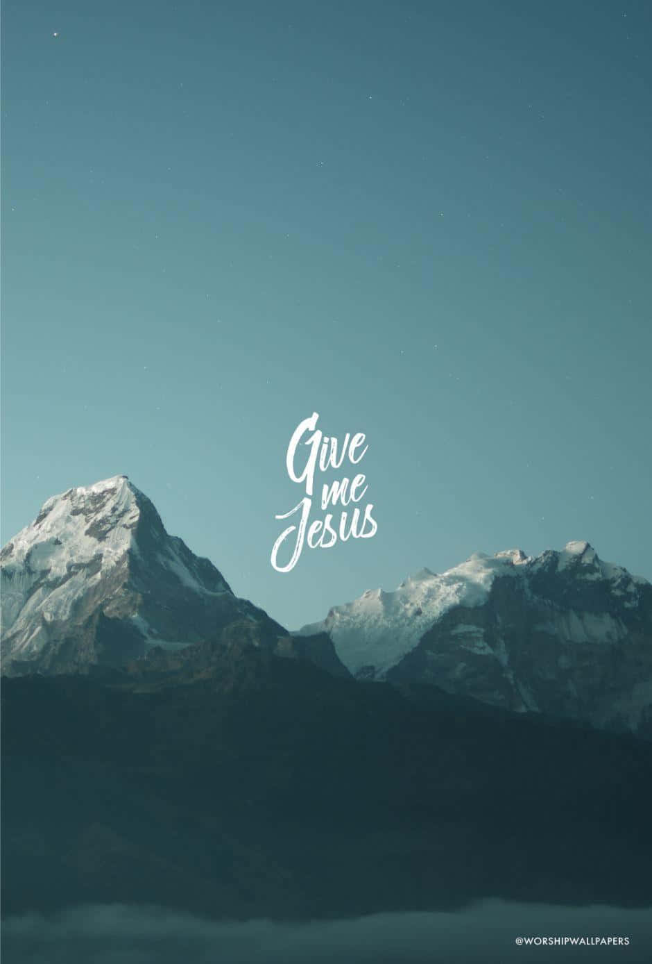 Cool Christian 桌布 壁紙 — 積雪的山峰在青綠色的夜空下聳立，並有白色字體寫著 Give me Jesus。