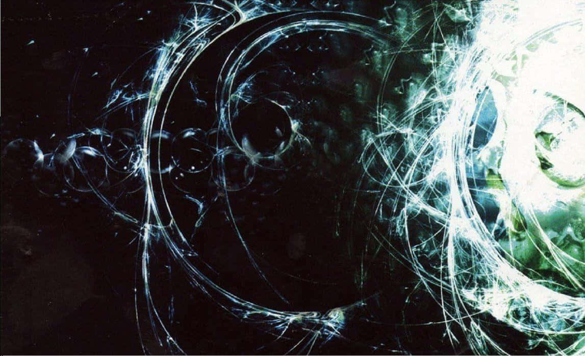 Hologram 桌布 壁紙 — 空靈發光的絲線在宇宙黑暗中旋轉，形成複雜的分形圖案，帶有明亮的白色和藍綠色亮點。