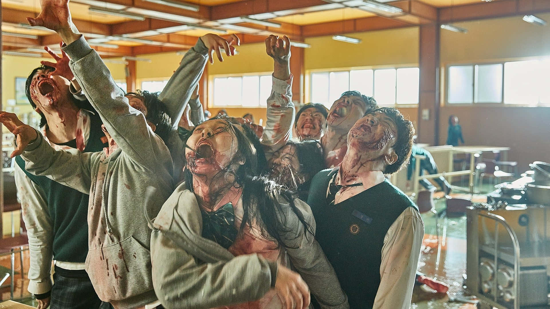 All Of US Are Dead 桌布 壁紙 — 穿著校服的殭屍在螢光燈下被水淹沒的餐廳裡張開血淋淋的嘴巴尖叫。