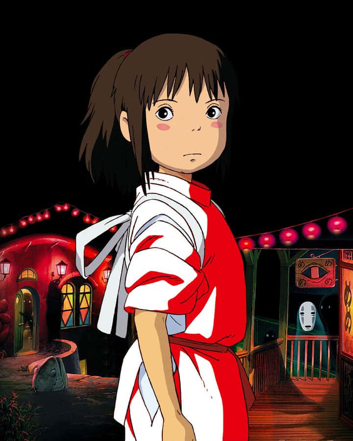 穿著白紅服裝的女孩站在房子前 壁紙