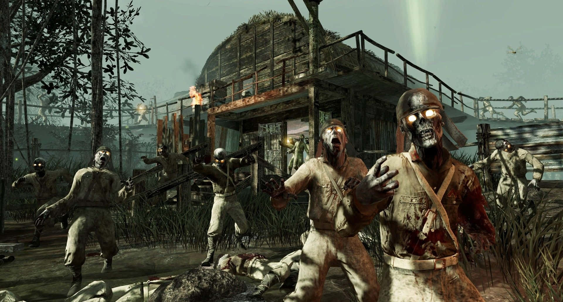 1920x1080 Call Of Duty Black Ops Cold War 桌布 壁紙 — 穿著破爛制服的殭屍聚集在沼澤、雜草叢生環境中一座破舊的木結構周圍。