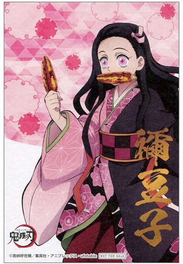 鬼滅之刃 禰豆子 桌布 壁紙 — 穿著粉紅色和服的動漫女孩，在粉紅色圖案背景前拿著並咬著鯛魚燒。
