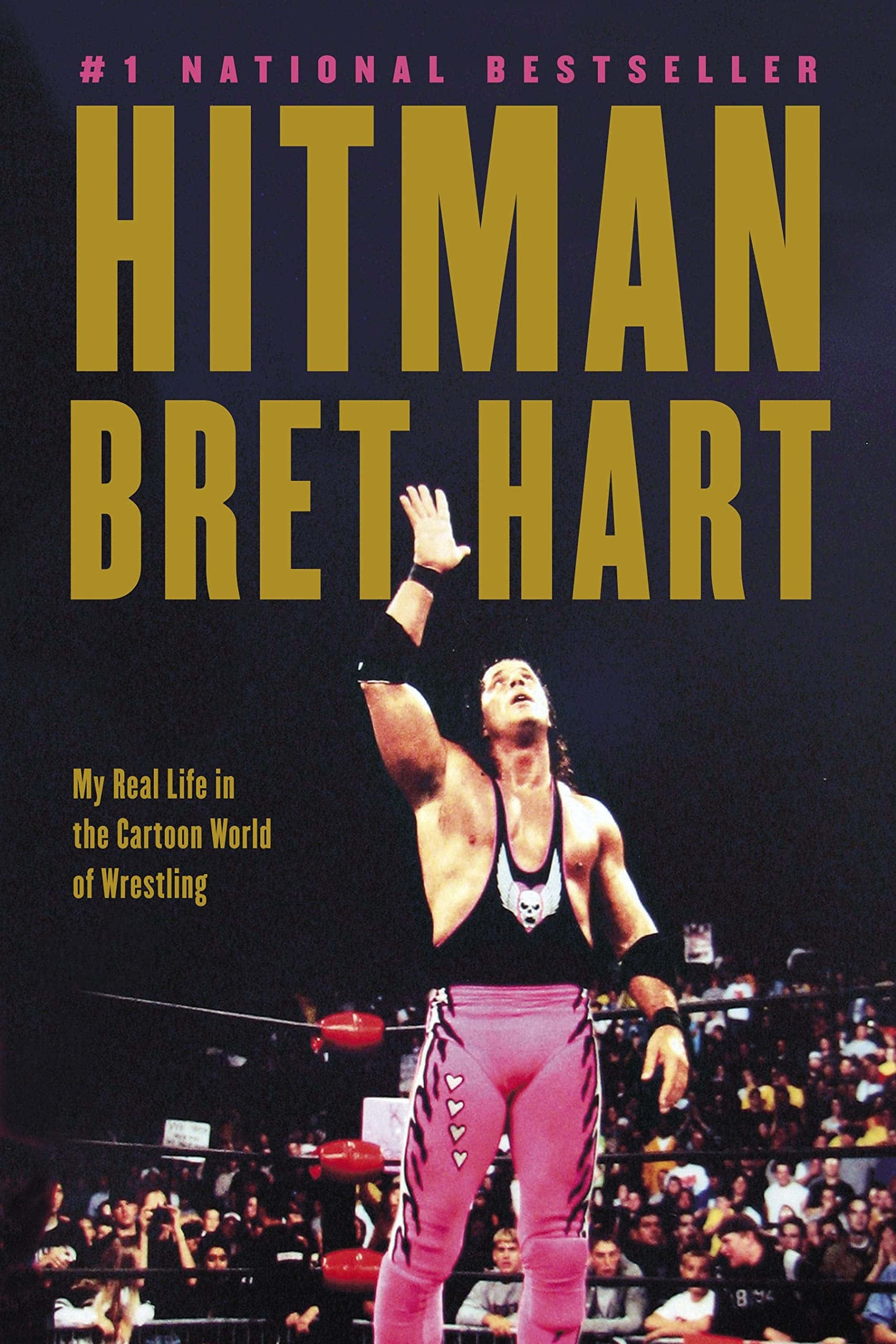 桌布 壁紙 — 穿著粉紅色緊身褲的摔角手 Bret Hart 在擂台上高舉勝利的手，身後是歡呼的人群。