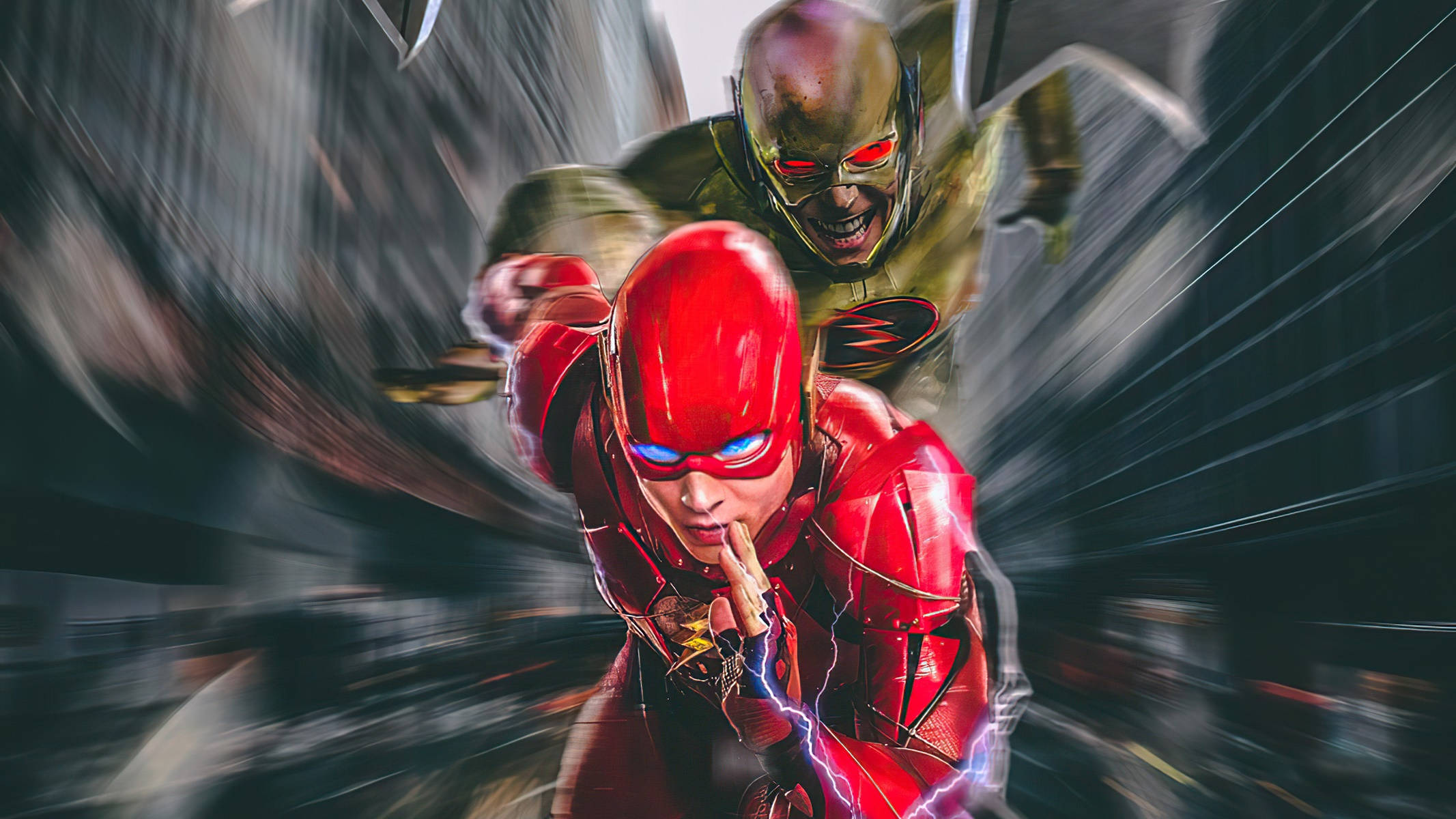 barry allen 桌布 壁紙 — 穿著紅色戰衣的閃電俠伴隨著閃電效果向前衝刺，一個紅眼、具威脅性的金色反派穿過模糊的城市隧道追趕他。