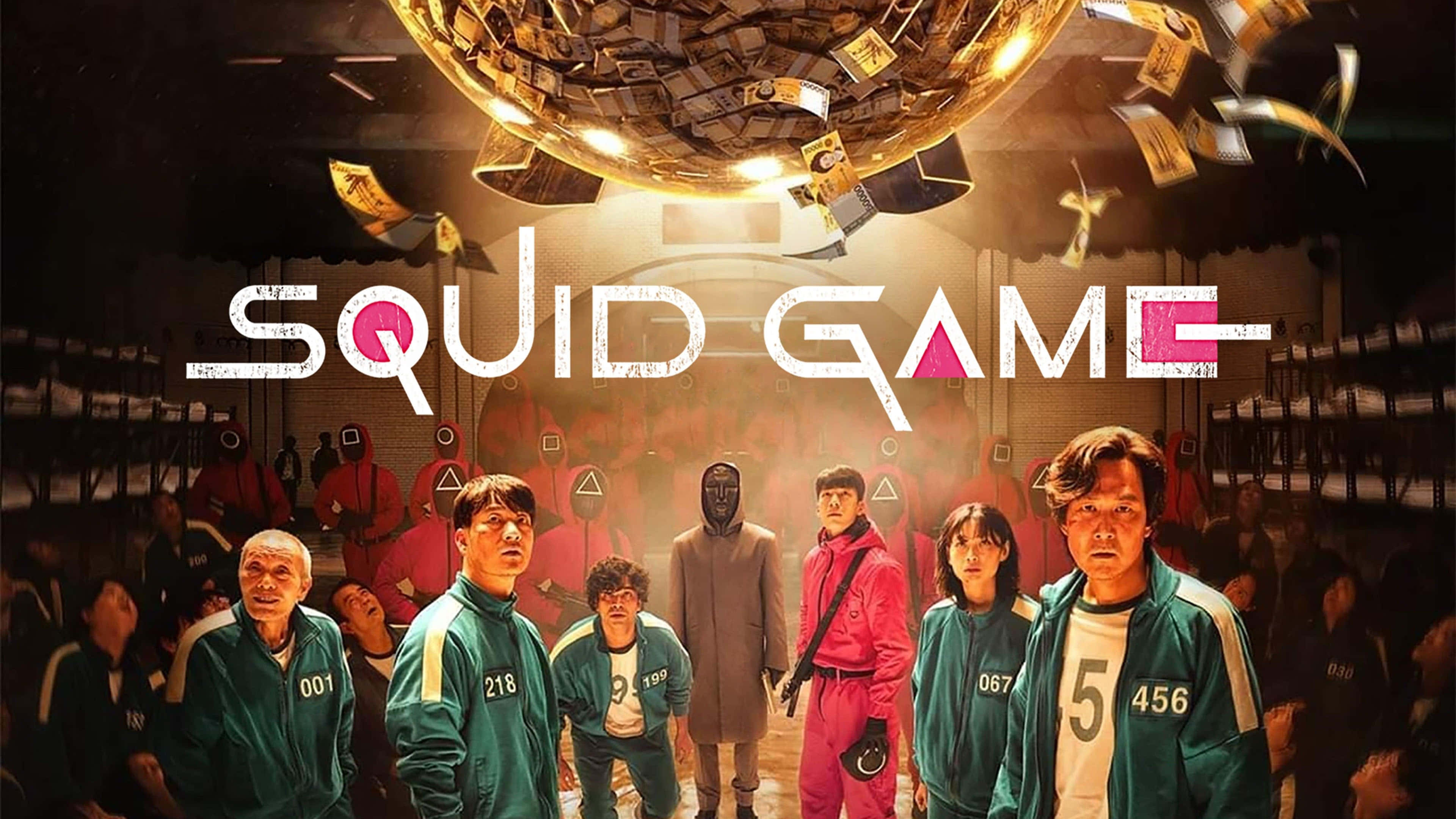 Squid Game 桌布 壁紙 — 穿著綠色運動服的玩家站在一個巨大的迪斯科球下，在昏暗的遊戲場地中金錢如雨般落下。