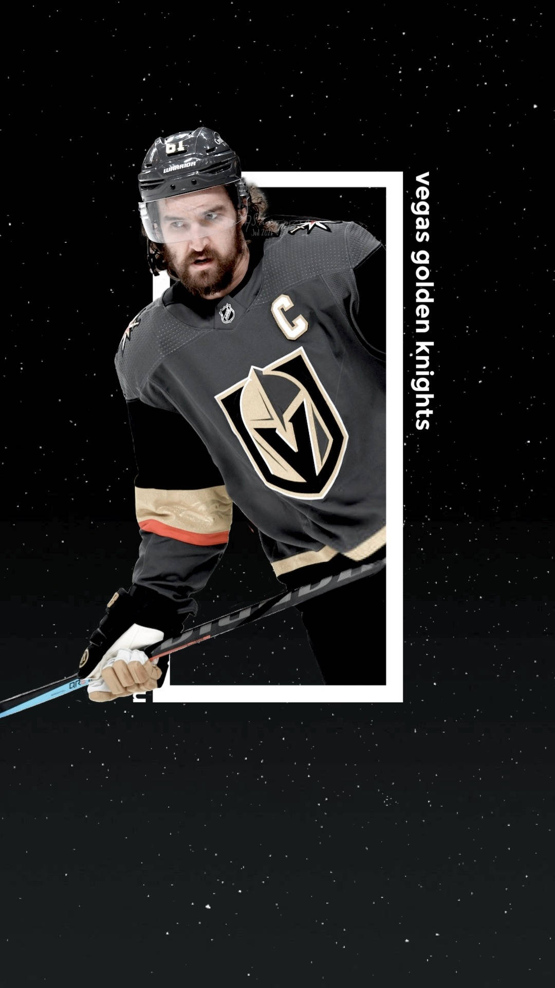 hockey 桌布 壁紙 — 穿著維加斯金騎士球衣的曲棍球運動員，在星空背景前手持球棍，並附有球隊名稱文字。