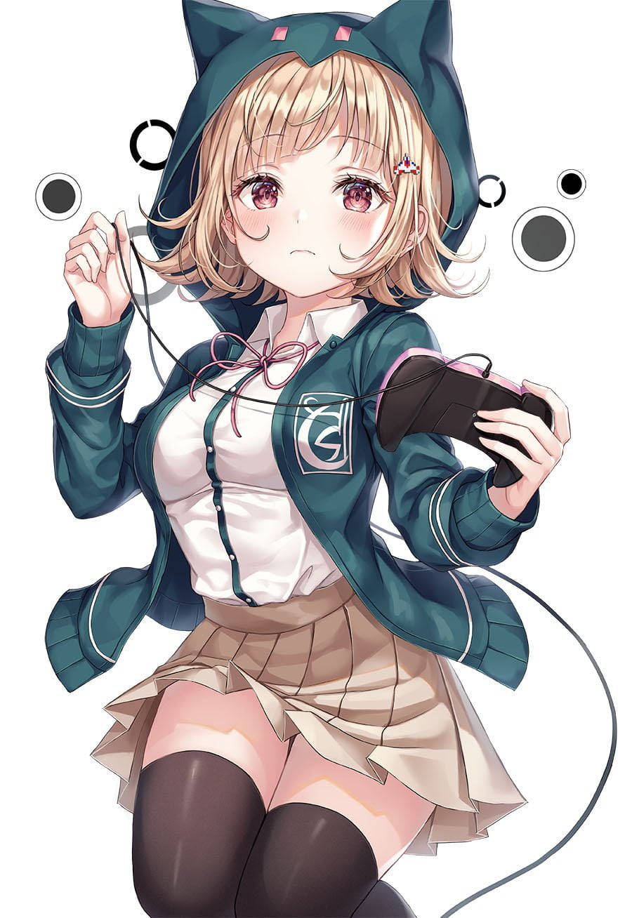 Chiaki 桌布 壁紙 — 穿著貓耳連帽衫的動漫女孩，戴著耳機拿著遊戲控制器，在白色背景前可愛地臉紅。