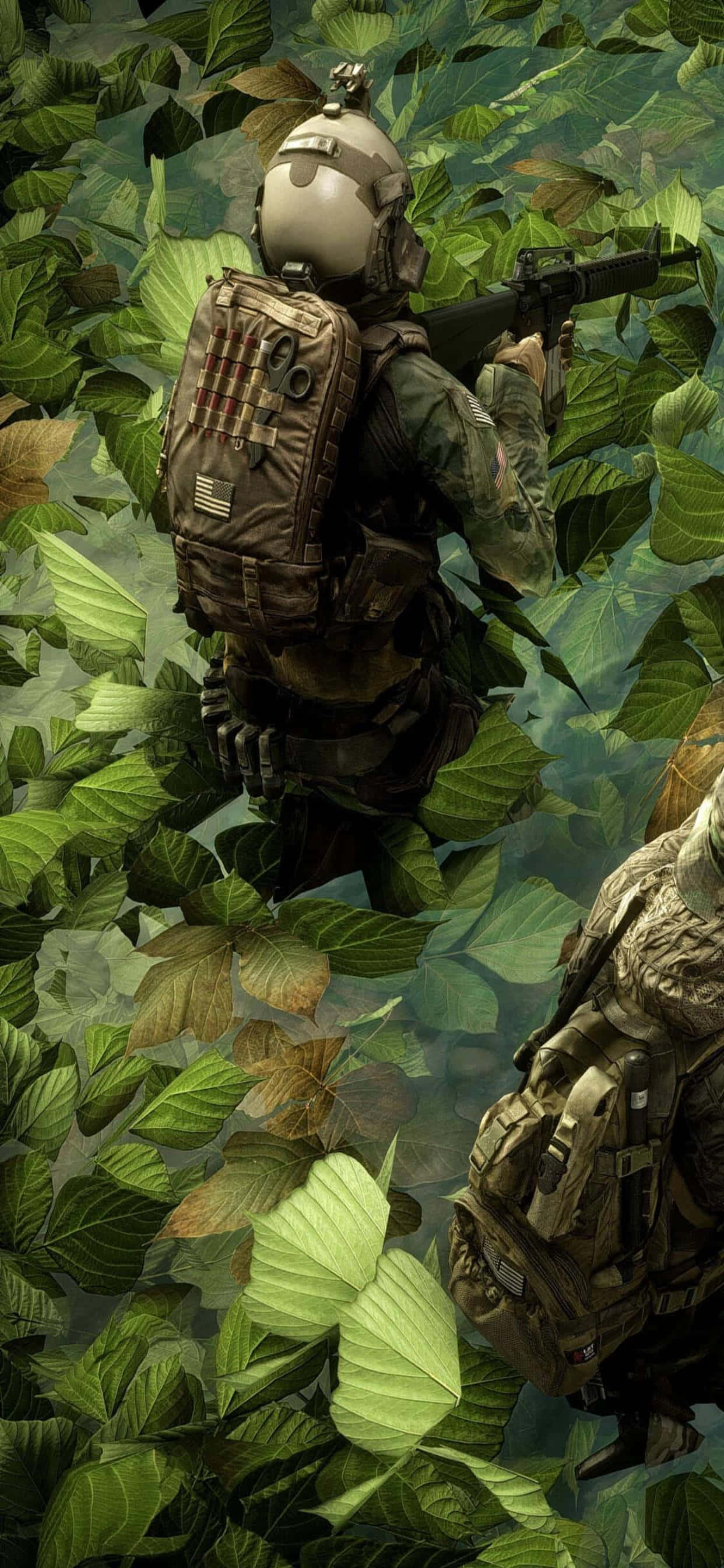 iPhone Xs Max Battlefield 4 桌布 壁紙 — 穿著迷彩裝備的士兵在叢林環境中穿過茂密的綠色樹葉悄悄移動。