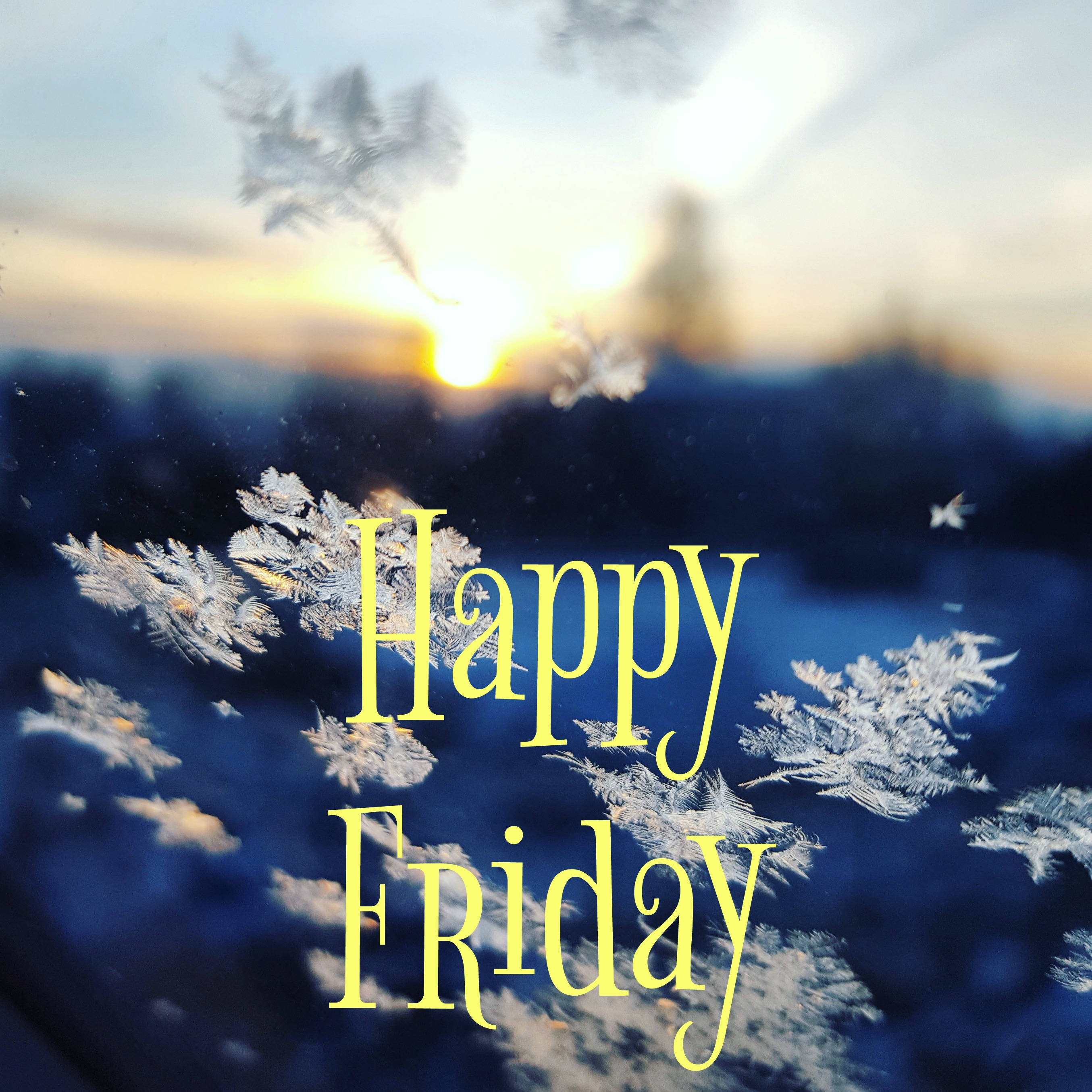 Friday 桌布 壁紙 — 窗框上的霜花圖案框住金色日落，'Happy Friday' 文字在冷藍色調中溫暖發光。