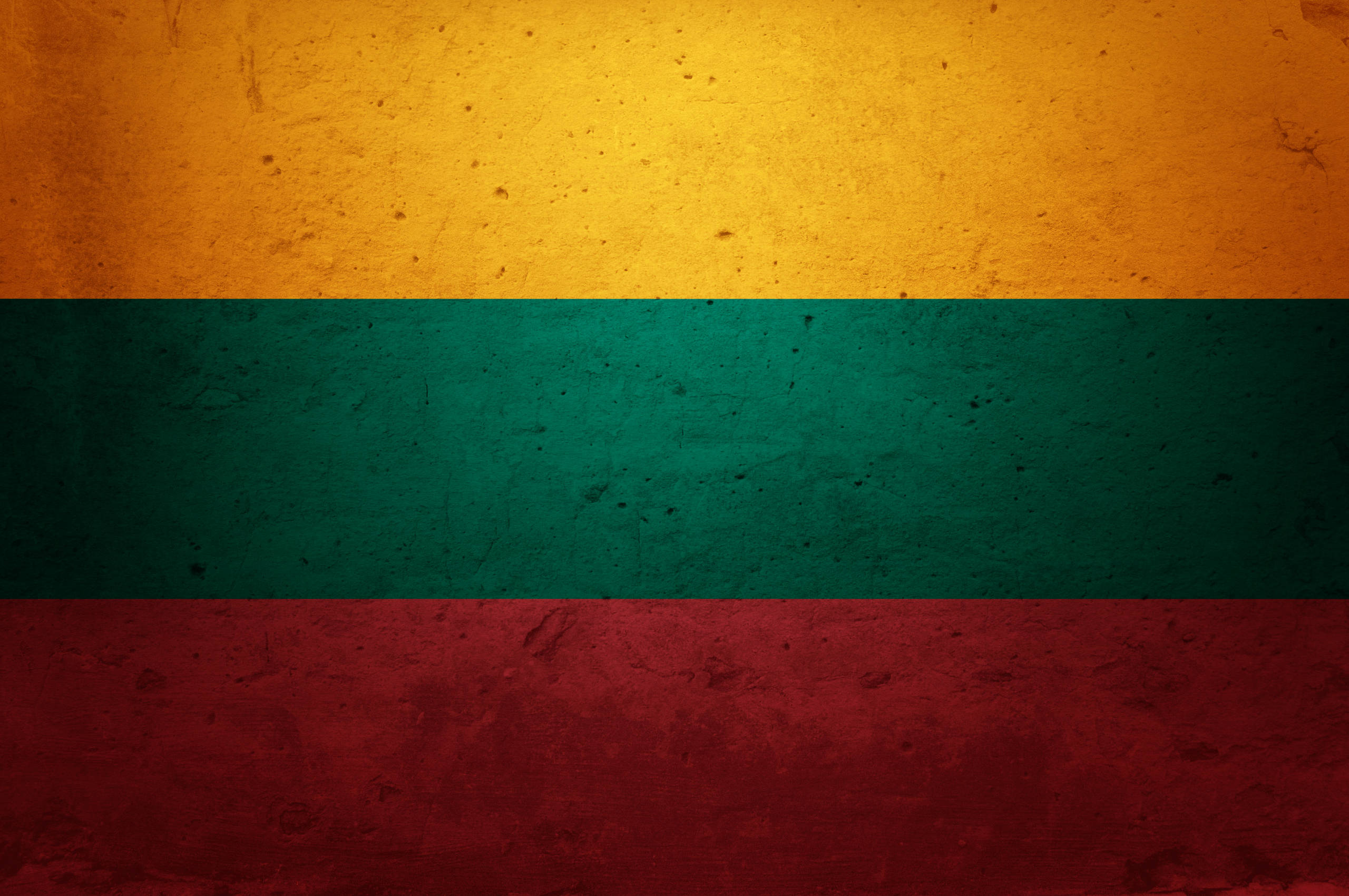Lithuania 桌布 壁紙 — 立陶宛的風化紋理國旗，帶有水平黃、綠、紅條紋。