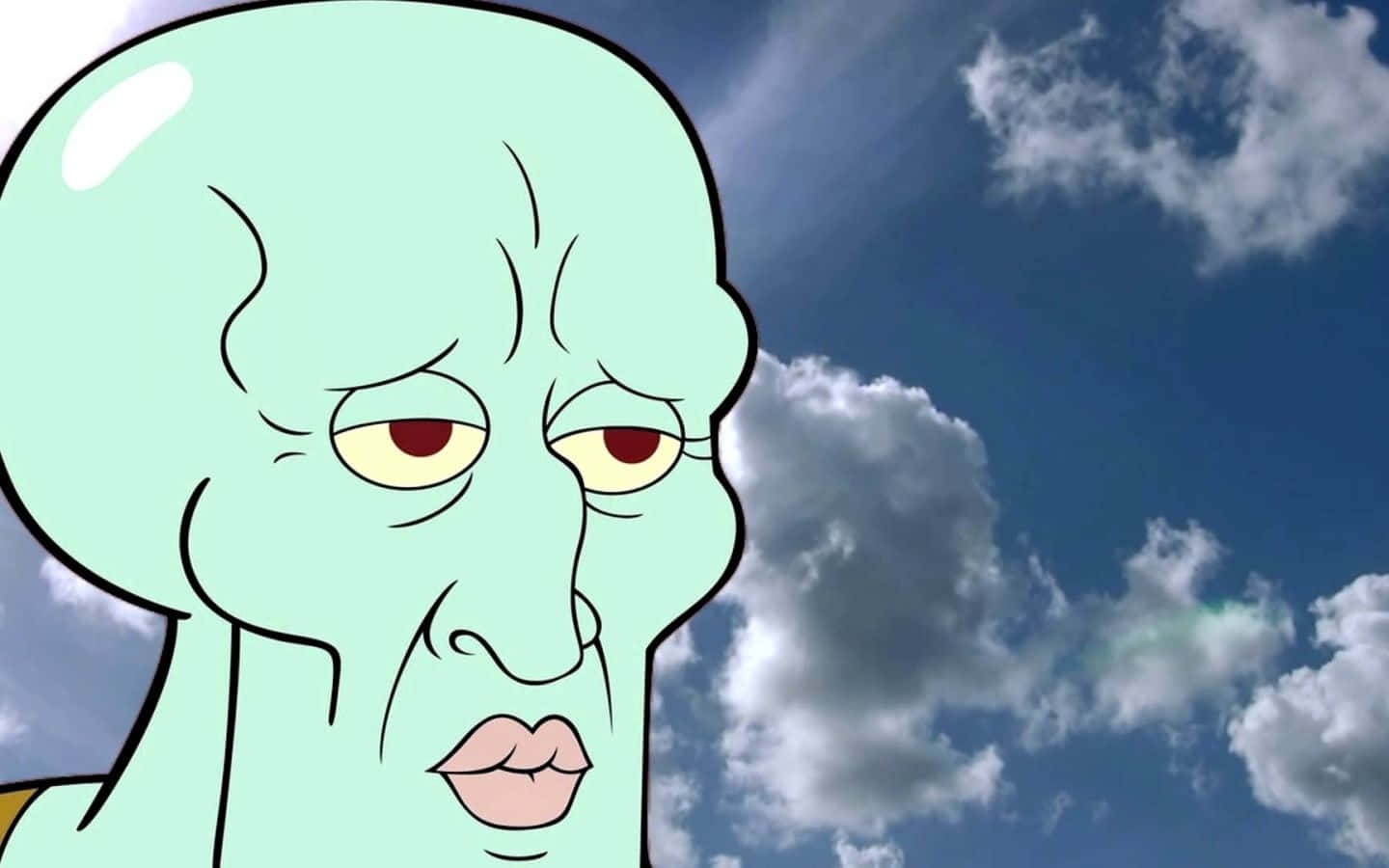 Aesthetic Squidward 桌布 壁紙 — 章魚哥的臭臉在藍天白雲的背景下格外突出。