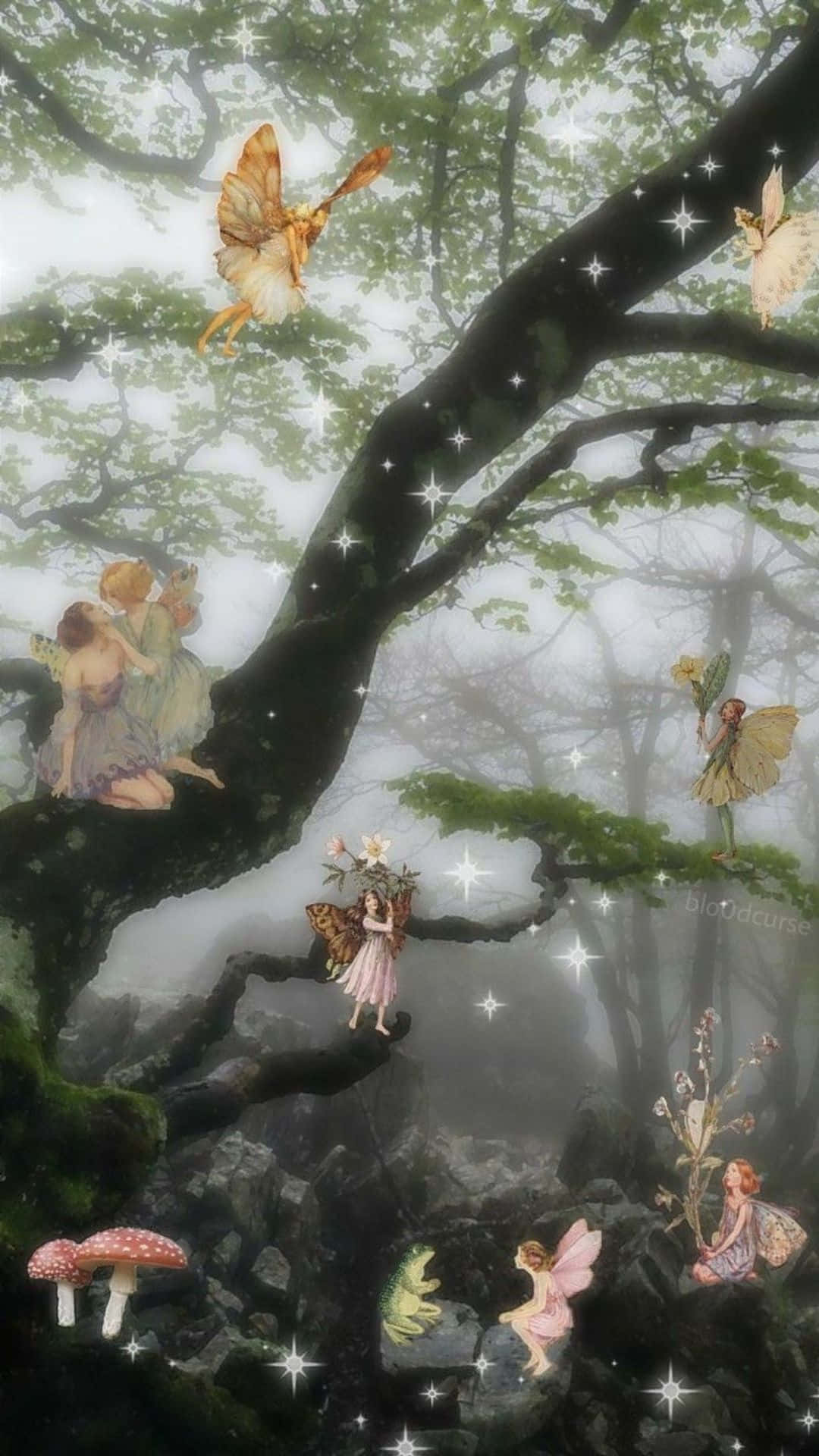 Fairycore 桌布 壁紙 — 童話場景，發光的仙女棲息在長滿苔蘚的樹枝上，身處迷霧籠罩的魔法森林。