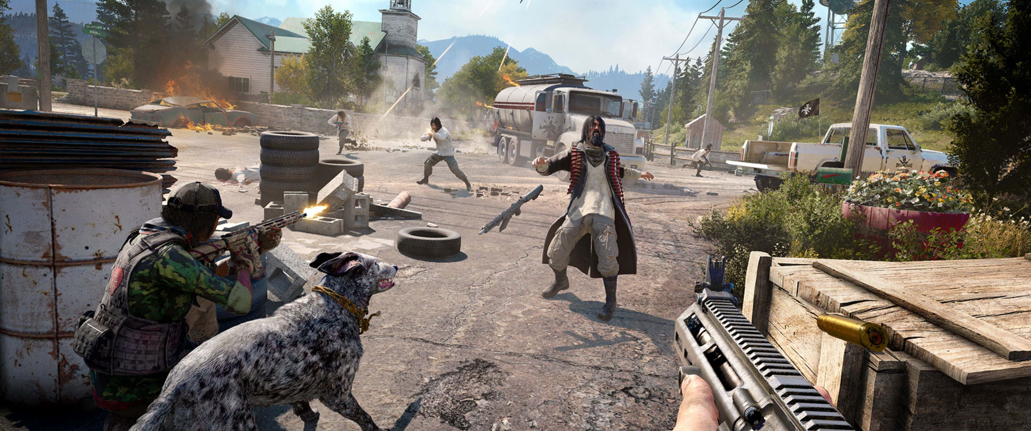 3440x1440p Far Cry 5 桌布 壁紙 — 第一人稱射擊場景，士兵與狗在混亂的村莊街道戰鬥中對抗蒙面敵人。
