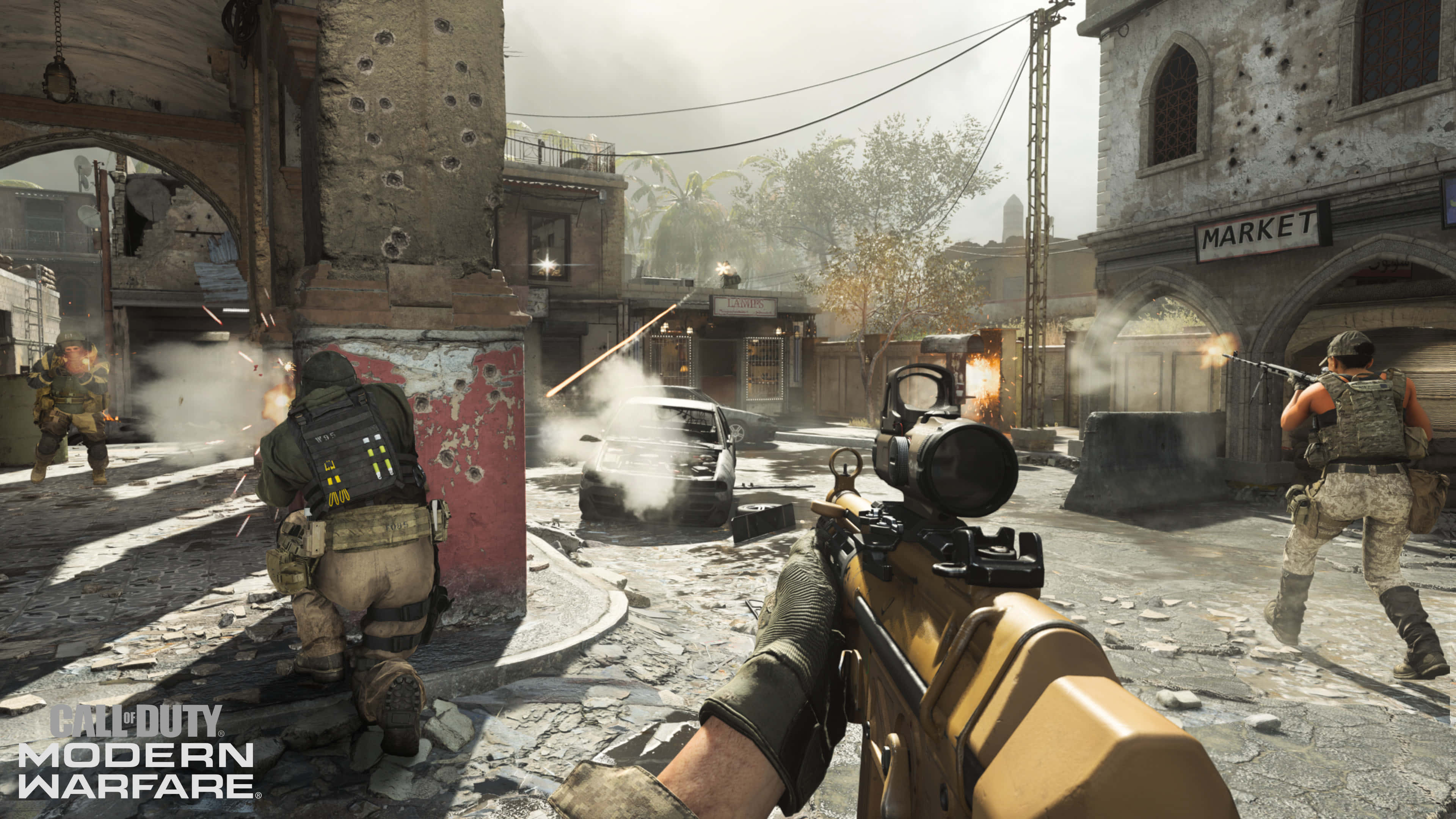 4K Call Of Duty Modern Warfare 桌布 壁紙 — 第一人稱射擊視角，士兵在煙霧和槍火中穿過戰火摧殘的市場街道作戰。