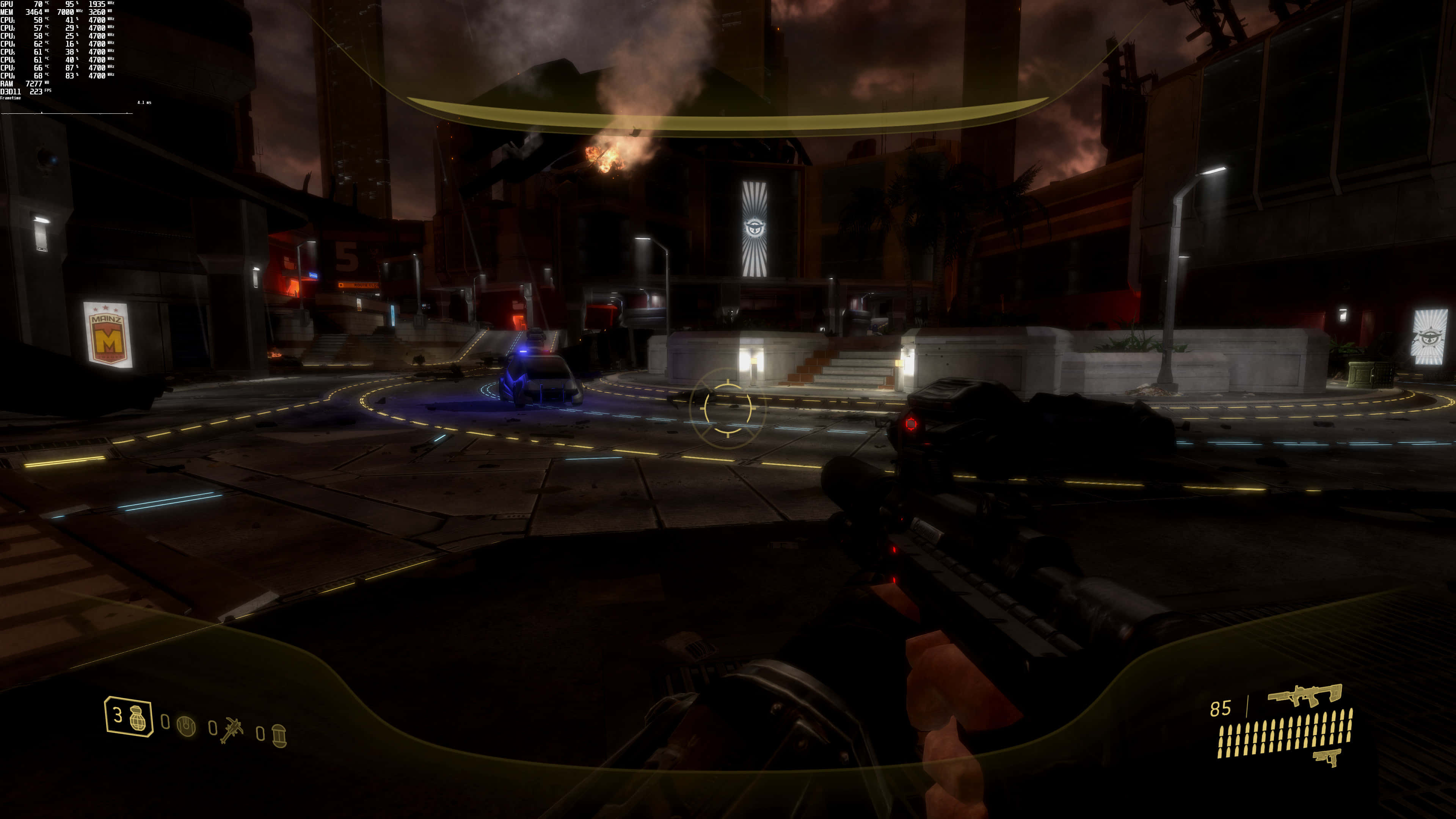 Halo Odst 4K 桌布 壁紙 — 第一人稱射擊視角，夜晚在霓虹燈照亮的反烏托邦城市街道上，伴隨槍火和爆炸。
