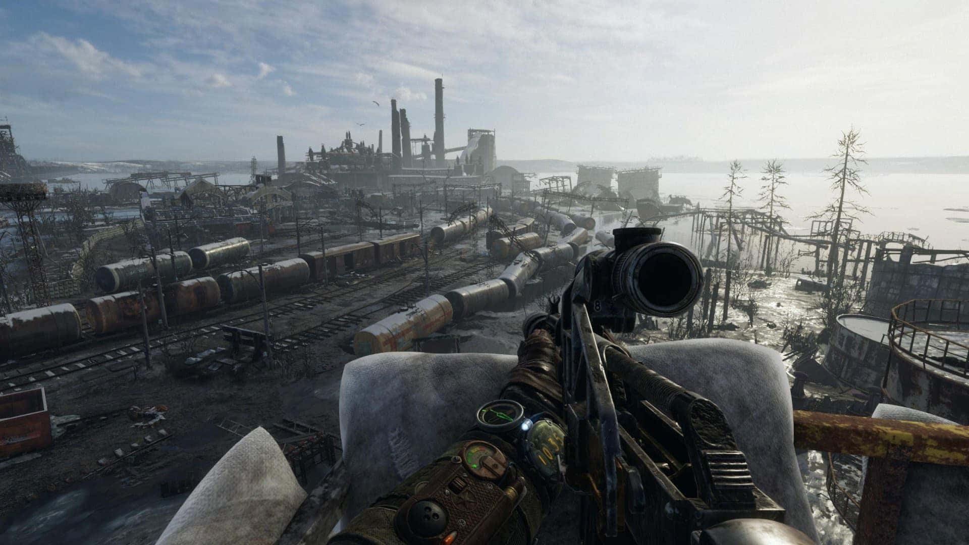 Fps Games 桌布 壁紙 — 第一人稱視角，一支生鏽的步槍瞄準著倒塌工業綜合體的雪廢墟，天空蒼白。
