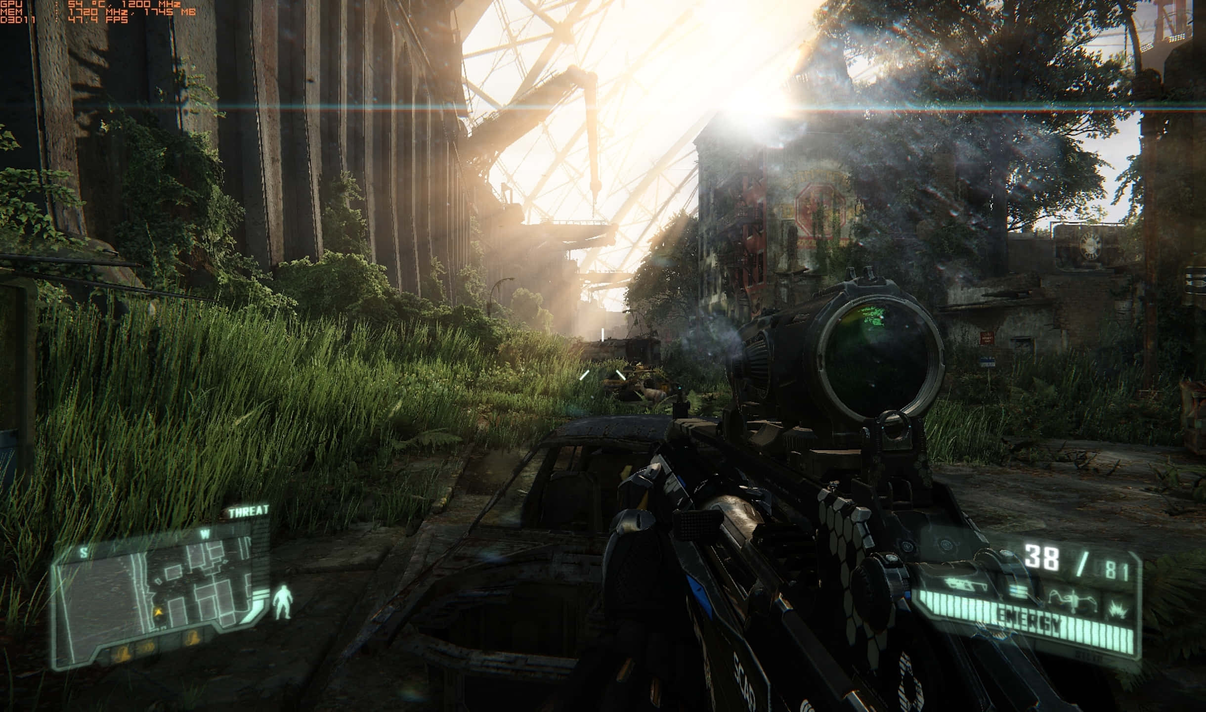2440x1440 Crysis 3 桌布 壁紙 — 第一人稱視角，狙擊步槍瞄準穿過雜草叢生的廢墟，陽光穿過破碎的玻璃和煙霧。