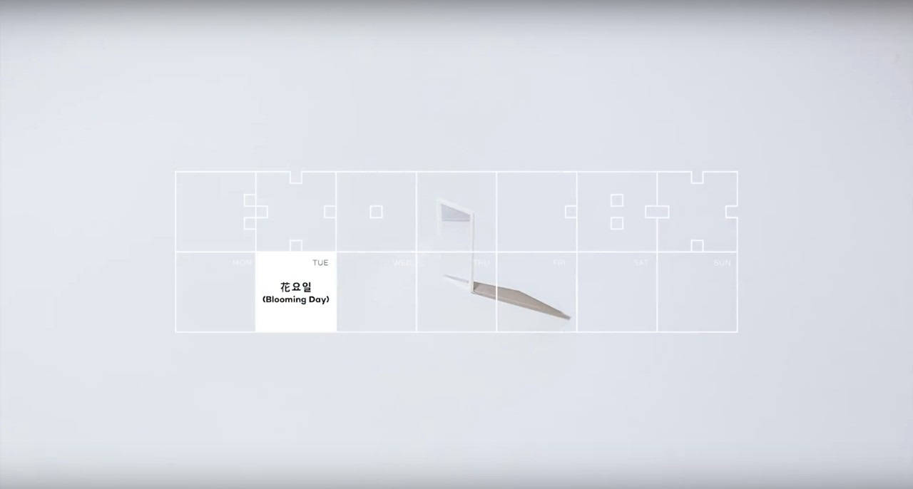 美學 桌布 壁紙 — 簡約數位日曆介面，帶有韓文文字和幾何佈局，背景為淺灰色。