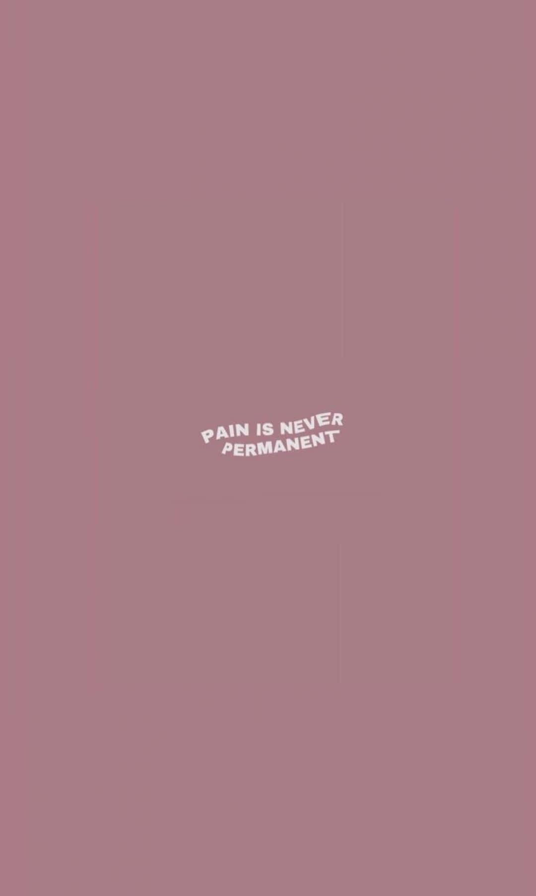 美學字眼 桌布 壁紙 — 簡約淡紫色背景，白色文字 pain is never permanent 居中顯示。