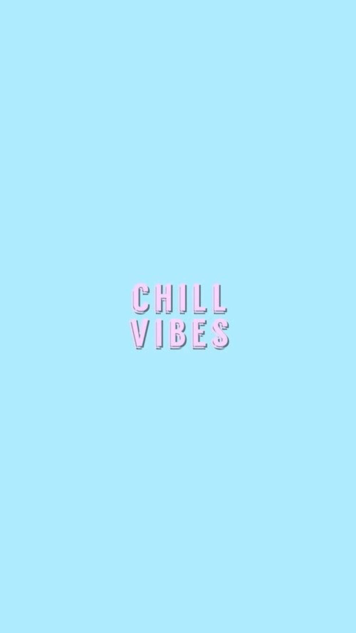 Screen 桌布 壁紙 — 簡約淺藍色背景，中央放置粉彩粉紅色 'CHILL VIBES' 文字，採用方塊字體。
