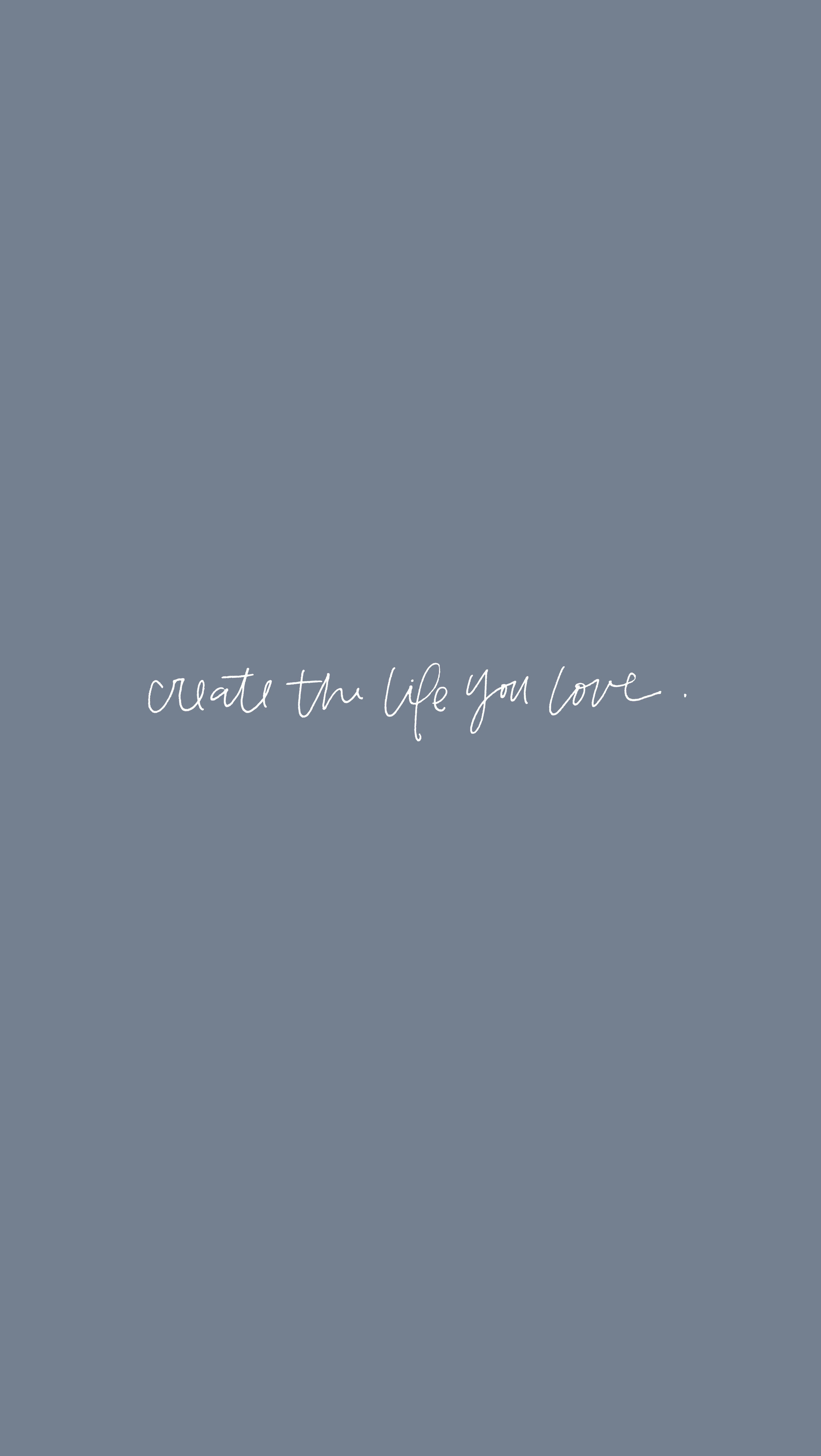 small 桌布 壁紙 — 簡約灰色背景上，以優雅的白色草書字體呈現「create the life you love」這句話。
