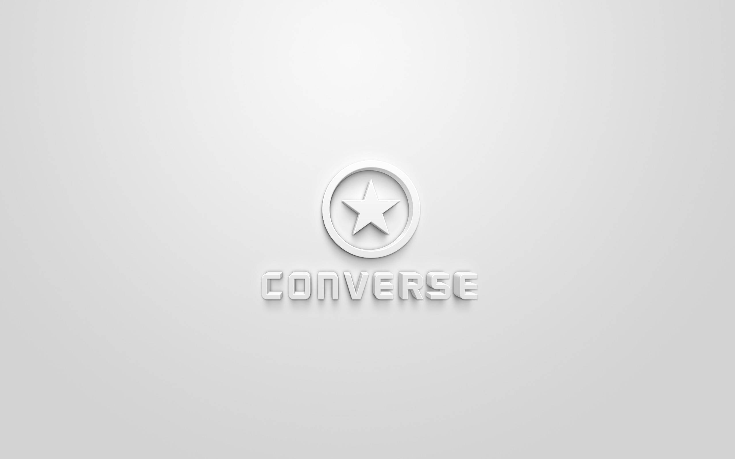 Converse 標誌 桌布 壁紙 — 簡約白色Converse標誌，中央帶有星星標誌，置於柔和灰色漸變背景上。