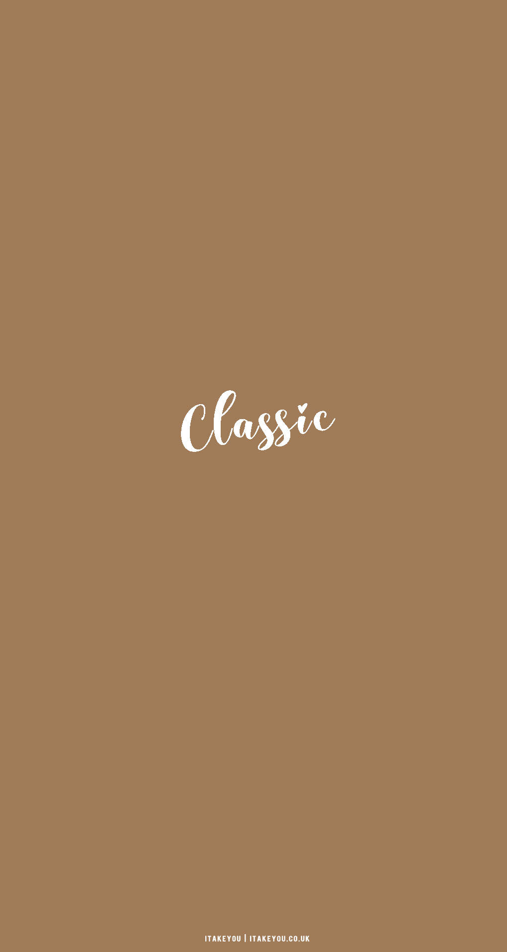 米色背景上以白色草書字體顯示Classic。