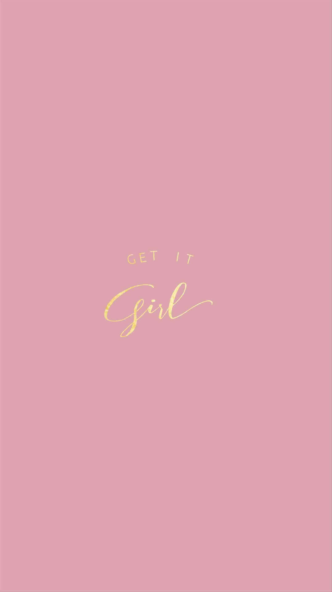 girly pink aesthetic 桌布 壁紙 — 簡約粉紅色桌布，中央有優雅的金色草書文字「GET IT Girl」。