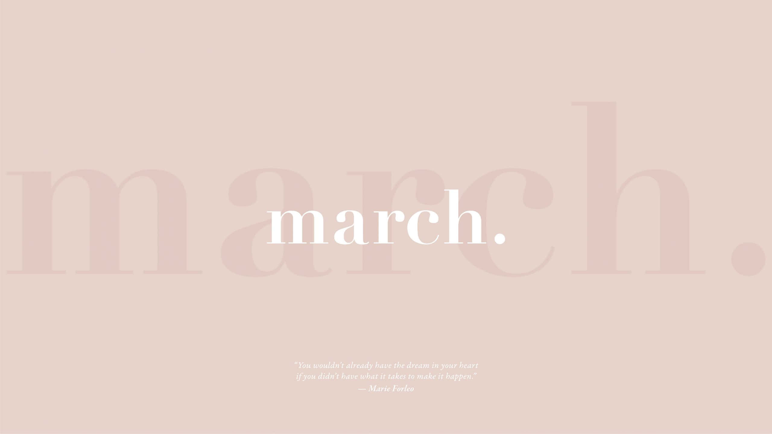 Hello March 桌布 壁紙 — 簡約粉紅色背景，中間白色文字寫著「三月」，下方有一小段引言。