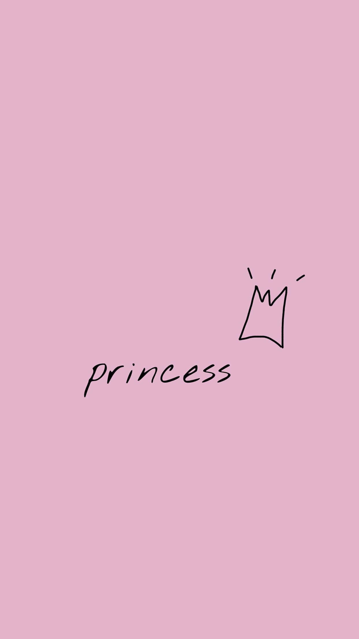 Princess 桌布 壁紙 — 簡約粉紅色背景，以草書寫上公主一詞，旁邊有一個簡單的王冠塗鴉。