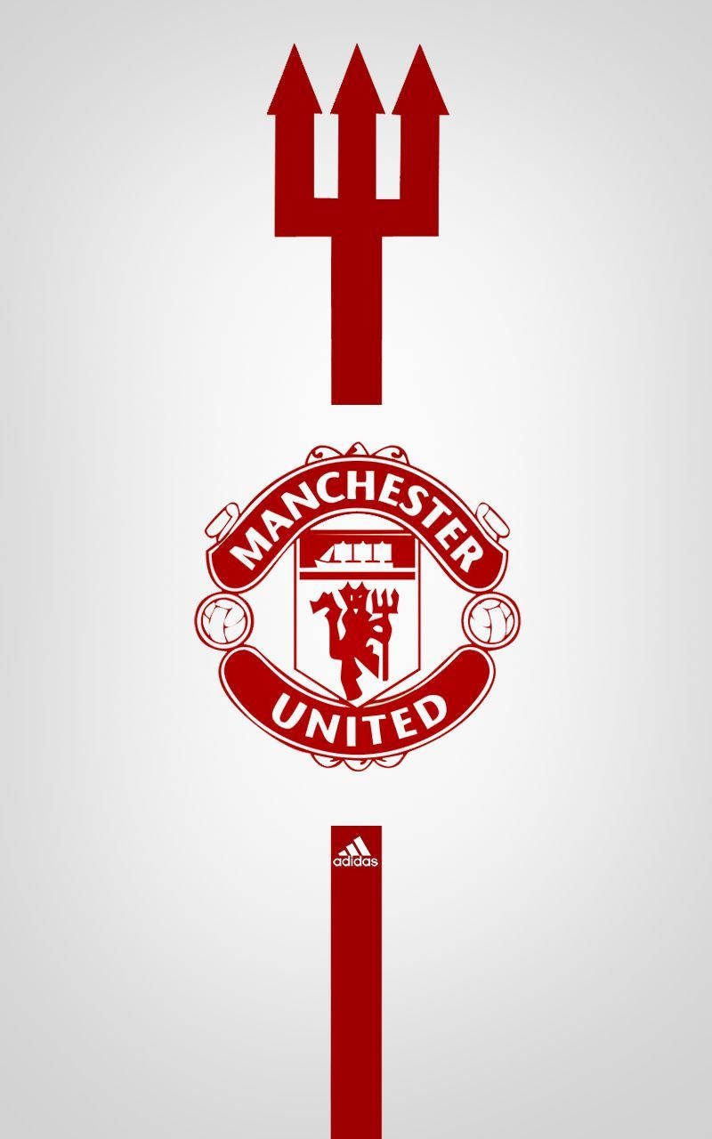 Manchester United Logo 桌布 壁紙 — 簡約紅色曼聯會徽，帶有魔鬼標誌和愛迪達條紋，背景為淺灰色。