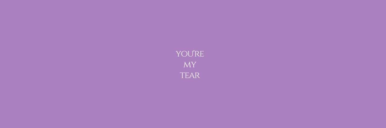 推特 桌布 壁紙 — 簡約薰衣草背景，中央白色文字寫著 you're my tear。