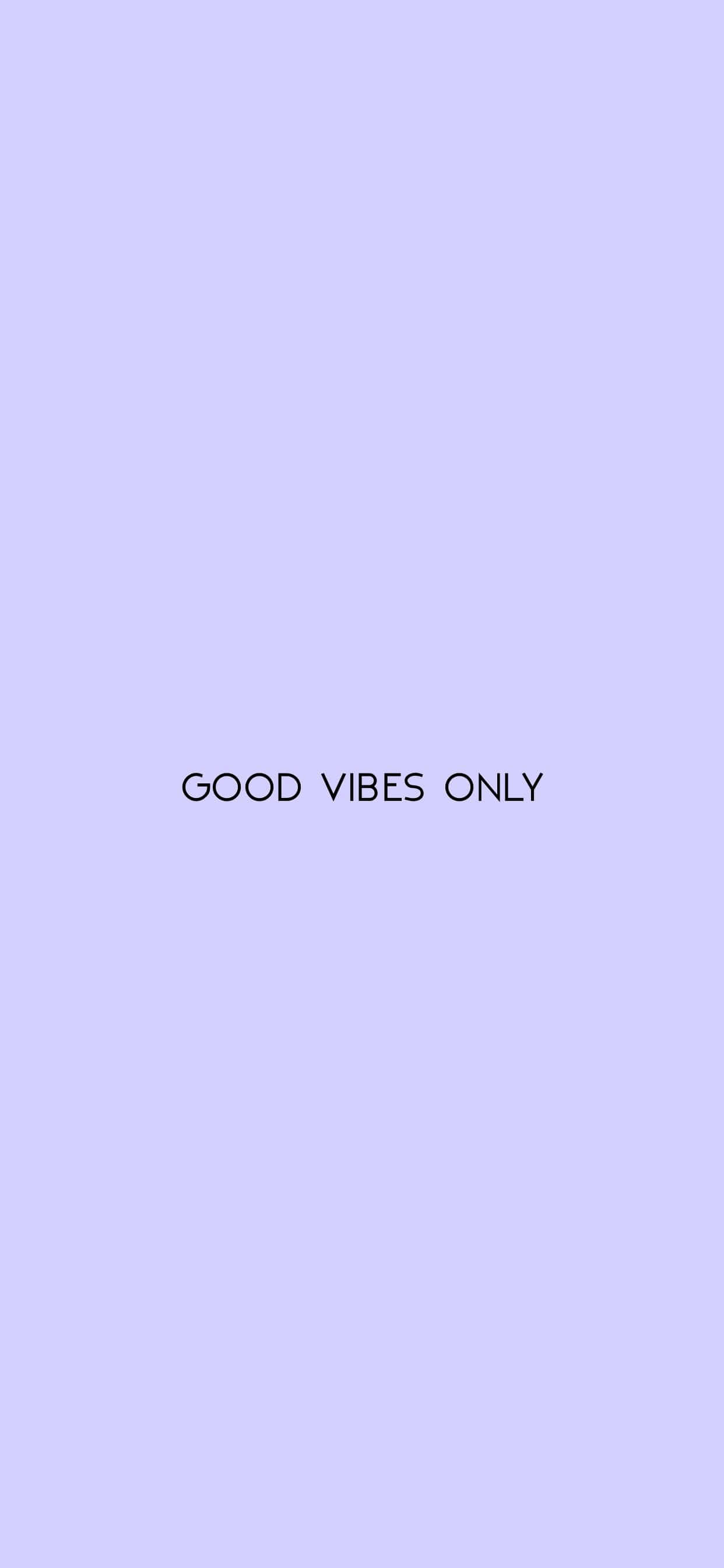 Pastel Purple Tumblr 桌布 壁紙 — 簡約薰衣草背景，中央黑色文字寫著 good vibes only。