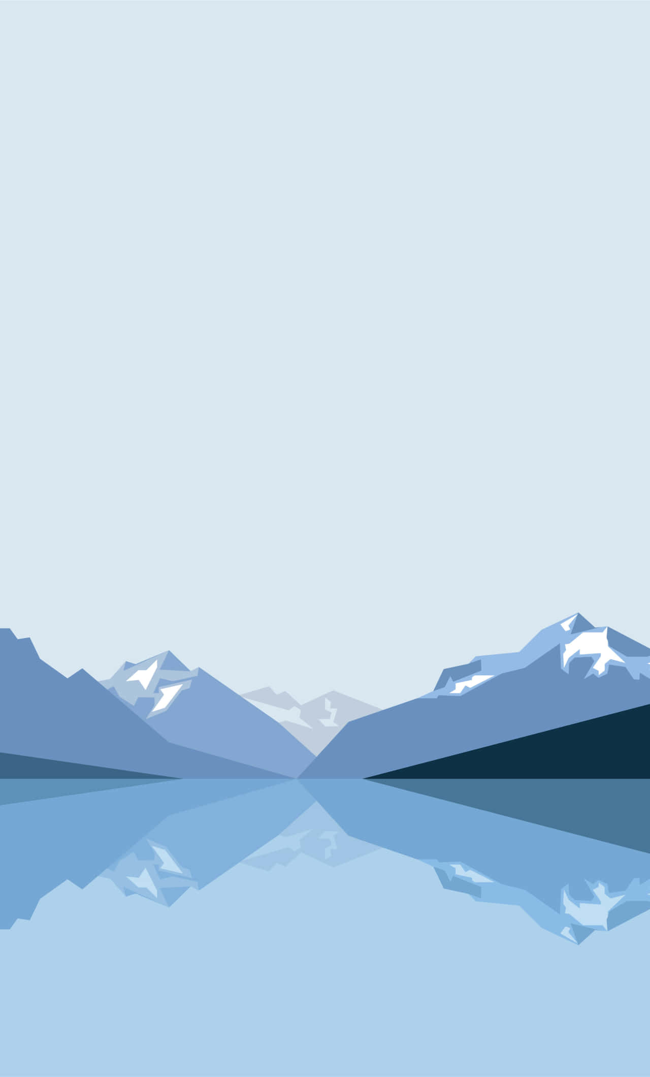 Minimalist Blue 桌布 壁紙 — 簡約藍色山脈倒映在平靜的水面上，天空柔和。