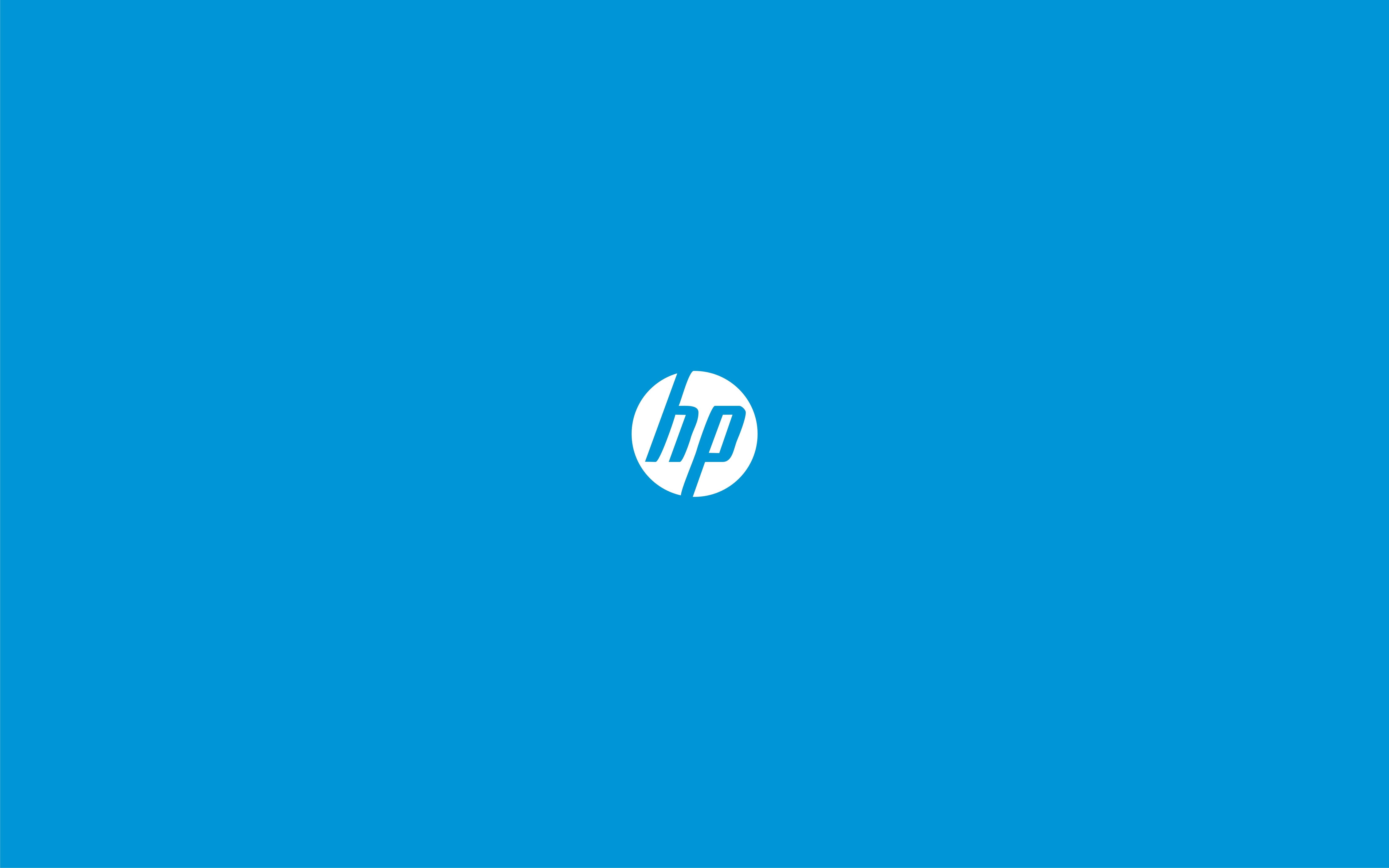 Hp Laptop 桌布 壁紙 — 簡約藍色背景，中央放置白色HP標誌，設計乾淨現代。