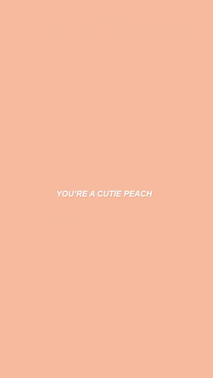 語錄 桌布 壁紙 — 簡約蜜桃背景，中央白色文字 you're a cutie peach。