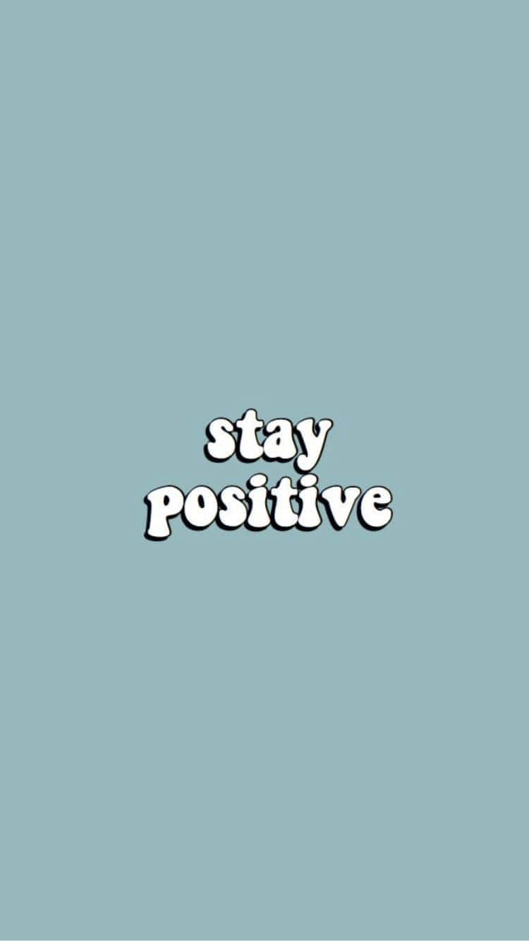 桌布 壁紙 — 簡約青綠色背景，中央有粗體白色泡泡字母拼出「stay positive」。