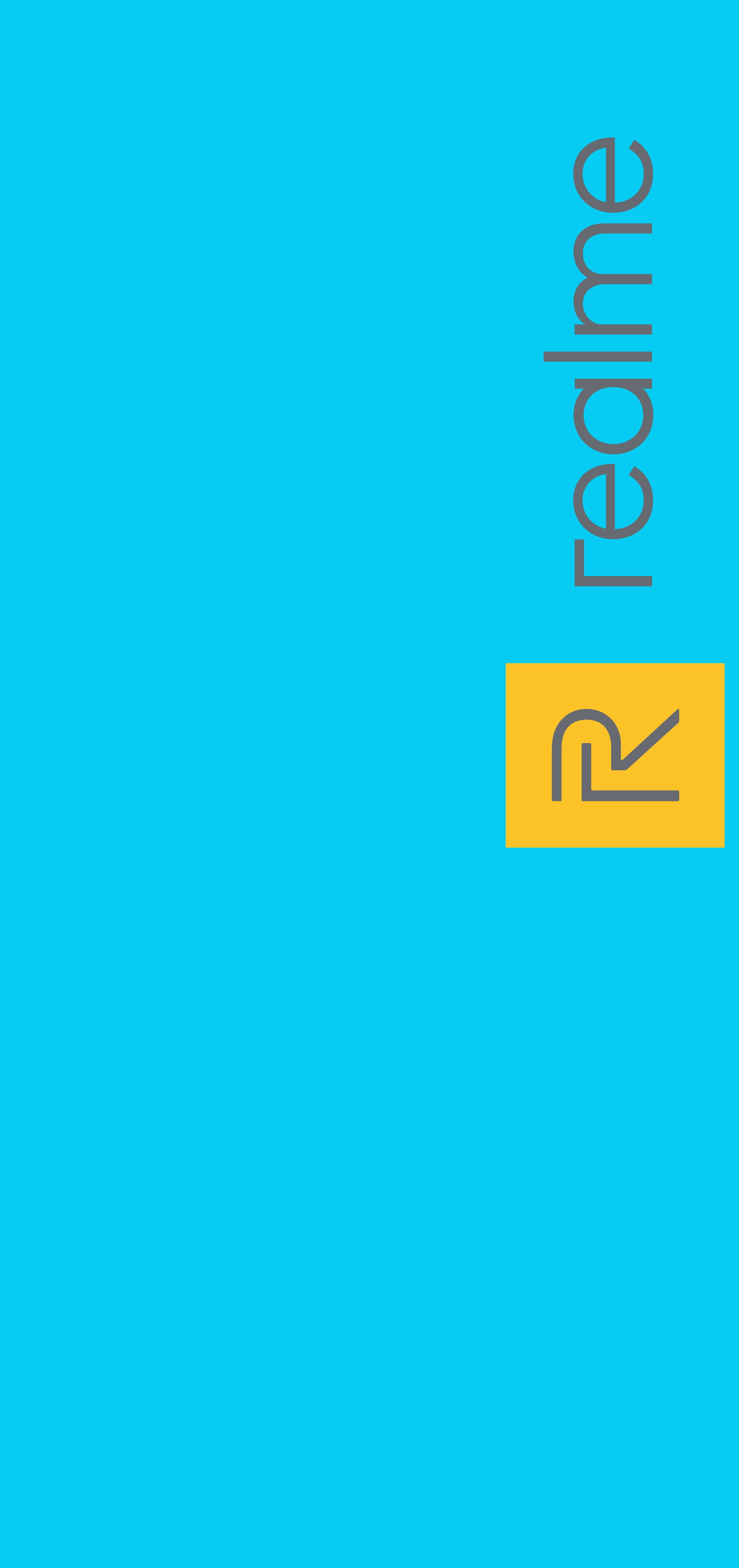 Solid Blue 桌布 壁紙 — 簡約青綠色背景，垂直灰色 'realme' 文字，右下角黃色正方形標誌。