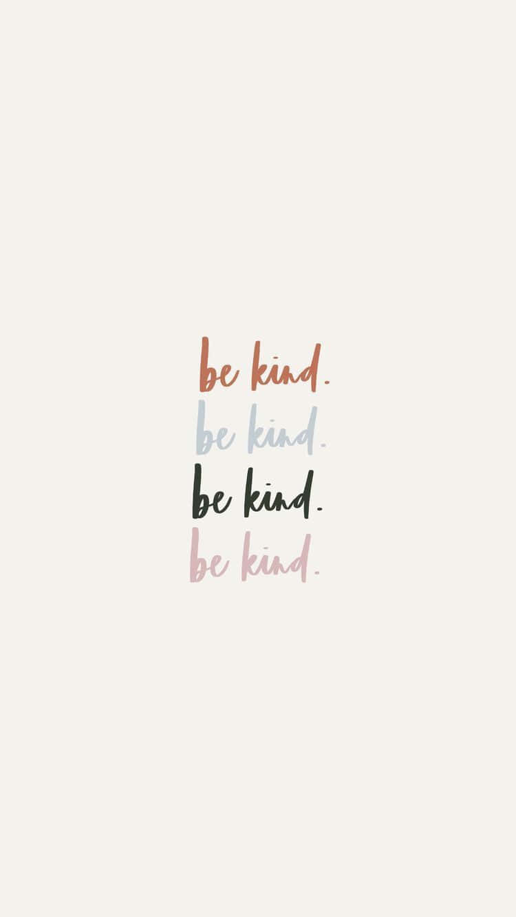 Be Kind 桌布 壁紙 — 簡約風格桌布，以柔和粉彩色在淺米色背景上重複四次「be kind」字句。