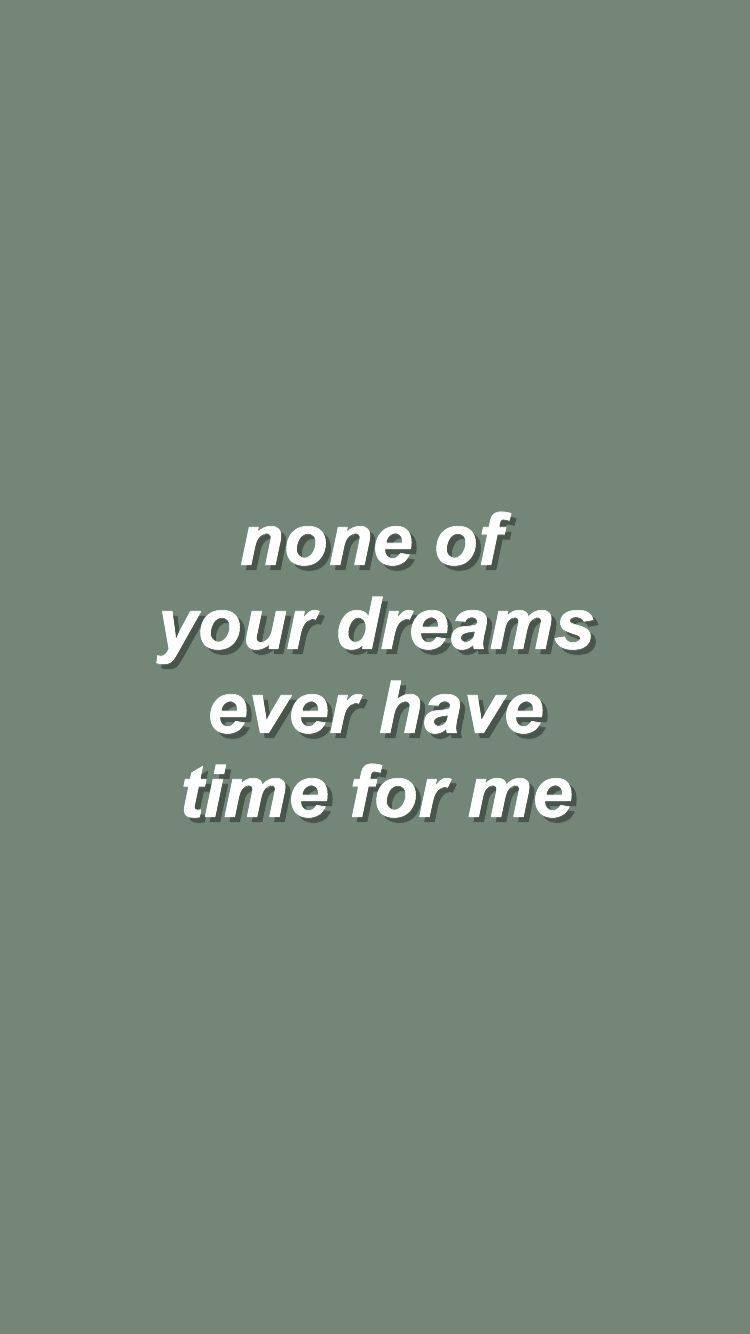 手機 桌布 壁紙 — 簡約風格桌布，白色文字 none of your dreams ever have time for me 在柔和的綠色背景上。