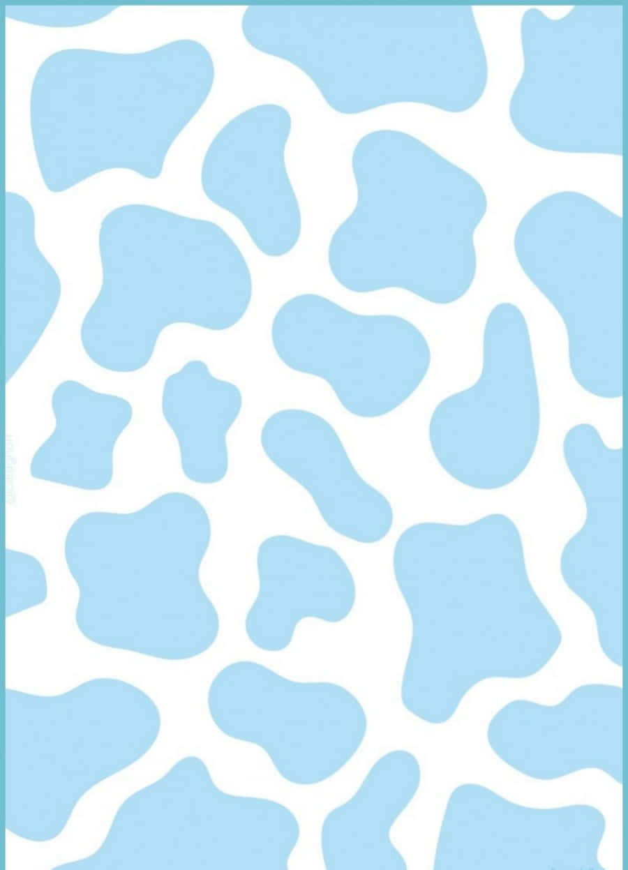 Blue Cow Print 桌布 壁紙 — 簡約風格桌布，白色背景上有淺藍色乳牛印花斑點，並以細藍色邊框圍繞。