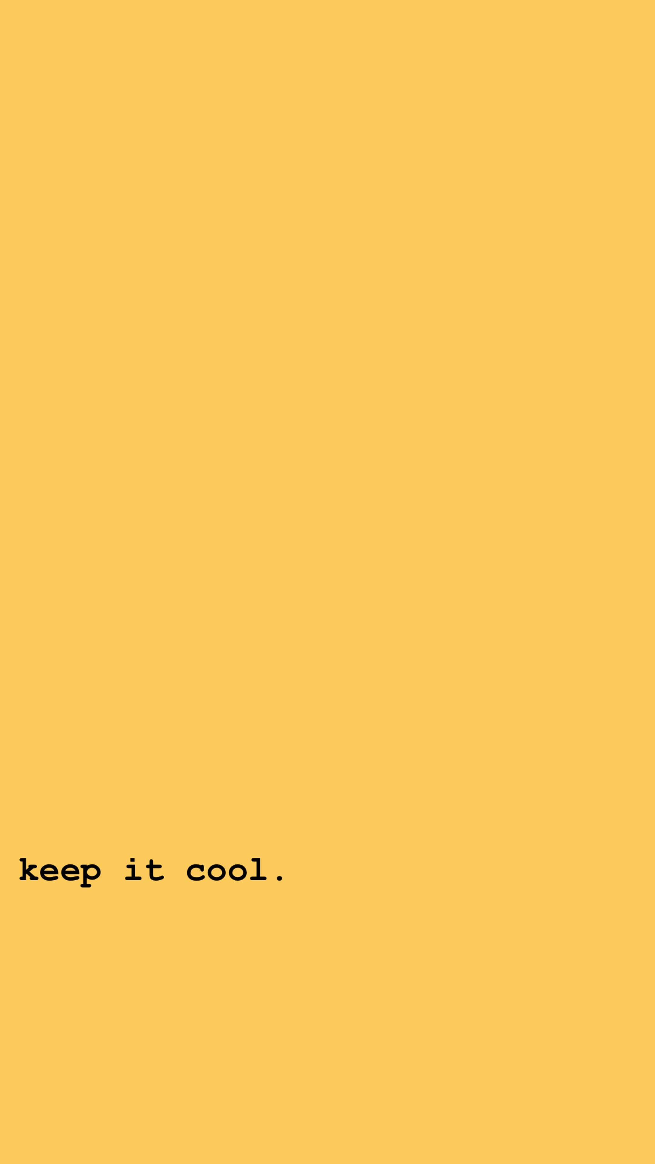 手機 桌布 壁紙 — 簡約黃色背景，中央黑色文字寫著 keep it cool
