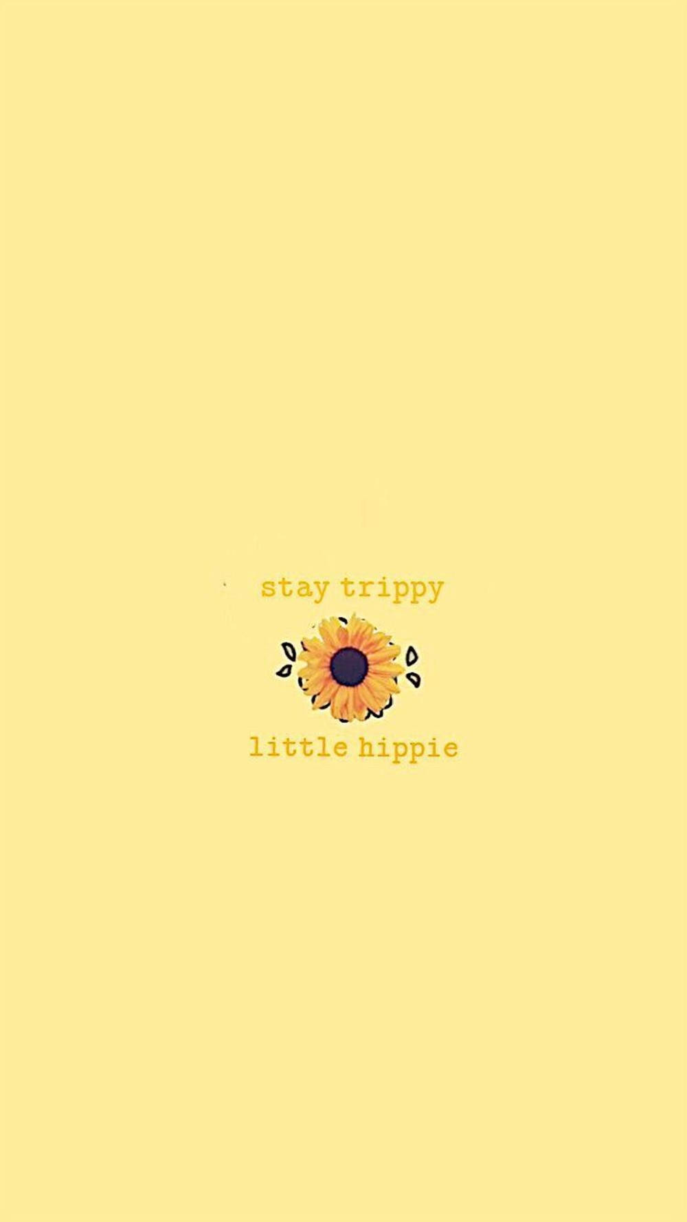 向日葵 桌布 壁紙 — 簡約黃色背景，帶有風格化的向日葵和文字 stay trippy little hippie。