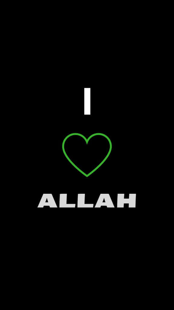 黑色背景上的白色文字 I heart ALLAH，帶有發光綠色心形。