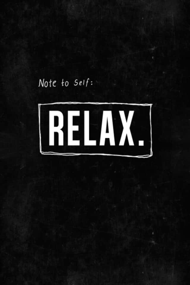 640x960 桌布 壁紙 — 簡約黑色黑板背景，上面有手寫文字「Note to Self: RELAX.」，以粗體白色字體呈現。