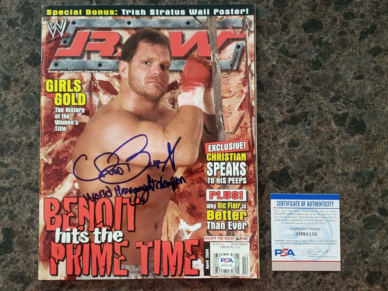 雜誌 桌布 壁紙 — 簽名版WWE RAW雜誌封面， featuring Christian，背景有血濺效果，旁邊附有PSA真品認證卡。